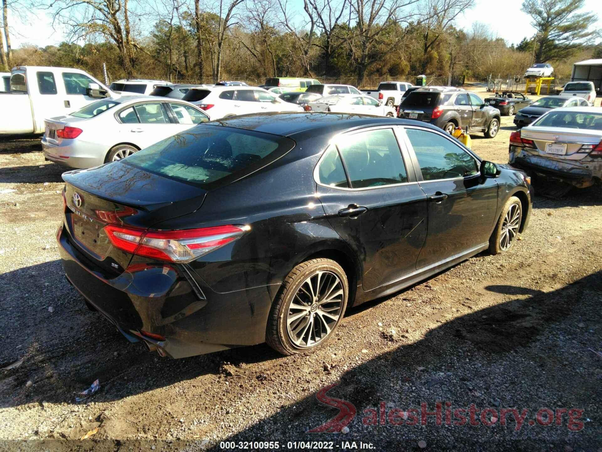 4T1B11HK2JU108692 2018 TOYOTA CAMRY