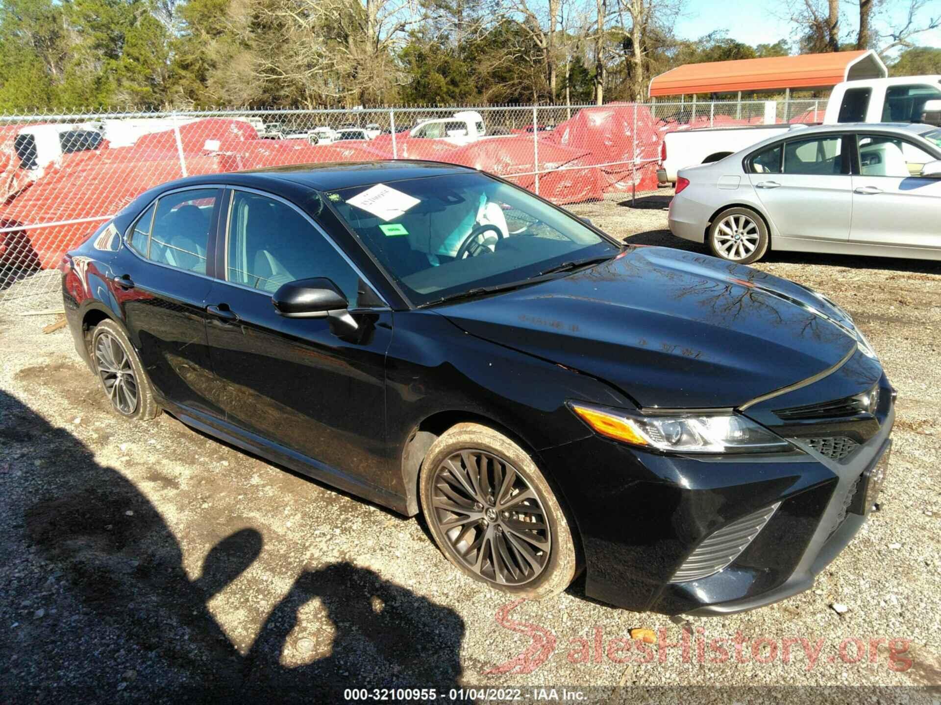 4T1B11HK2JU108692 2018 TOYOTA CAMRY