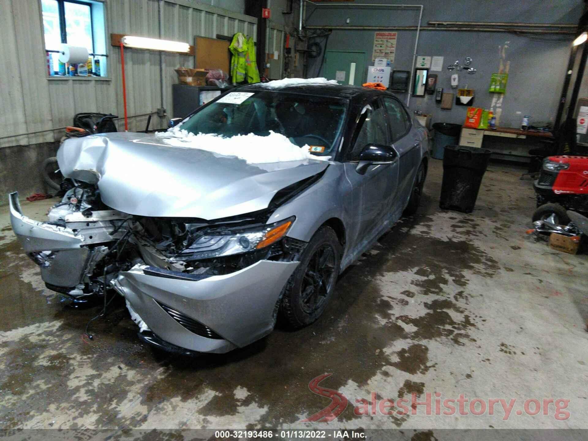 4T1B61HK2JU087957 2018 TOYOTA CAMRY