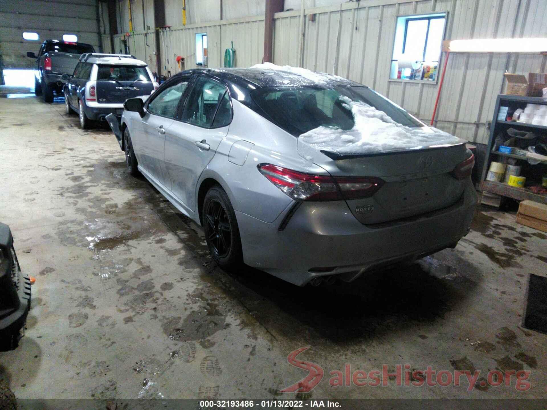 4T1B61HK2JU087957 2018 TOYOTA CAMRY