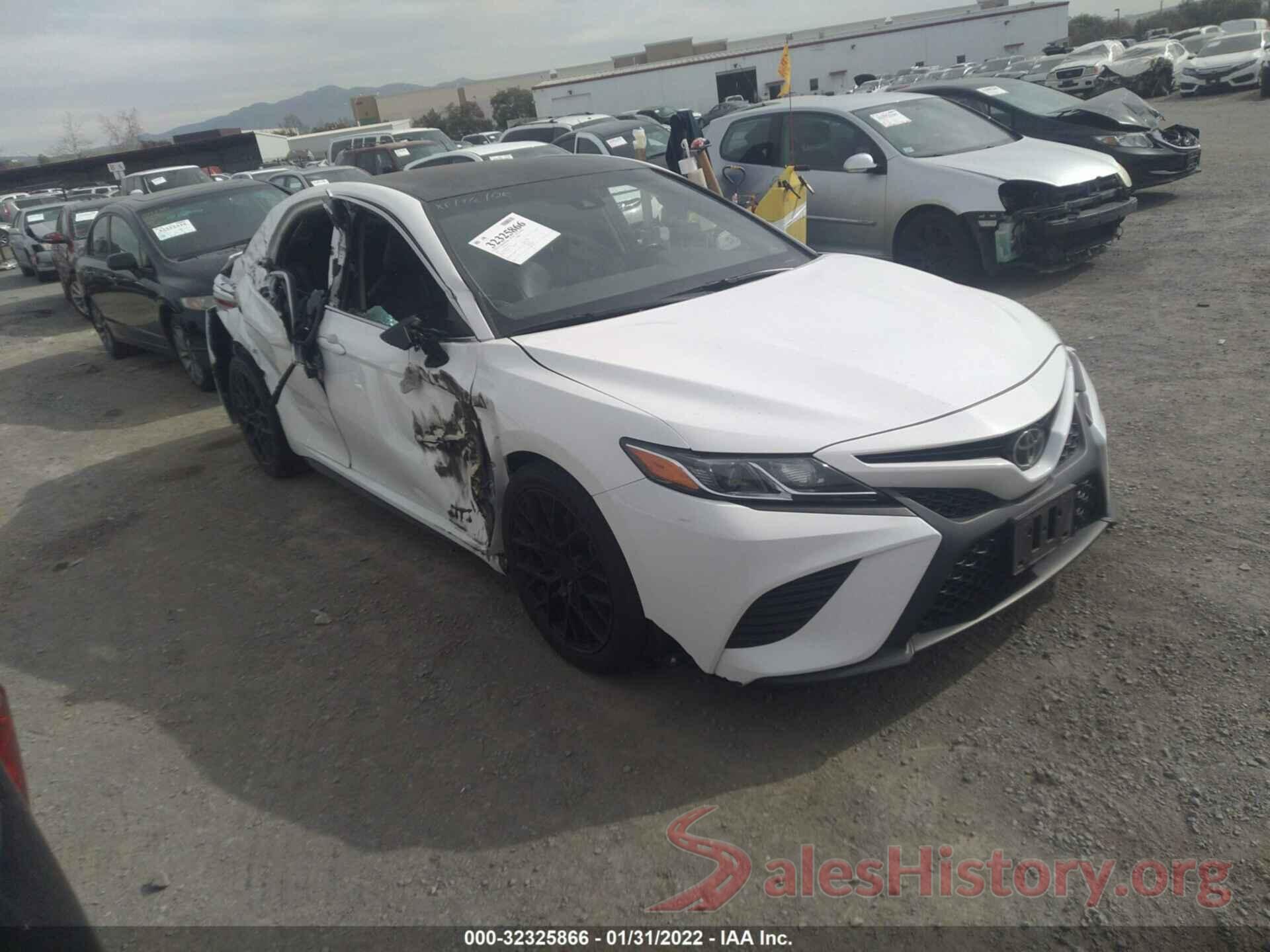 4T1B11HK8JU632154 2018 TOYOTA CAMRY