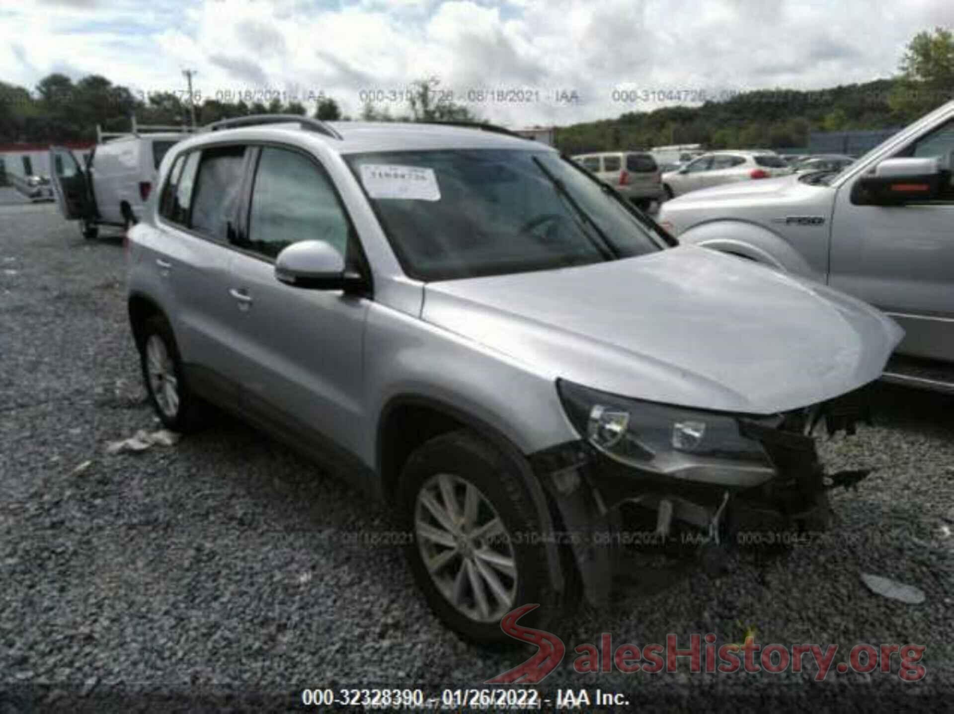 WVGBV7AX2HK051560 2017 VOLKSWAGEN TIGUAN