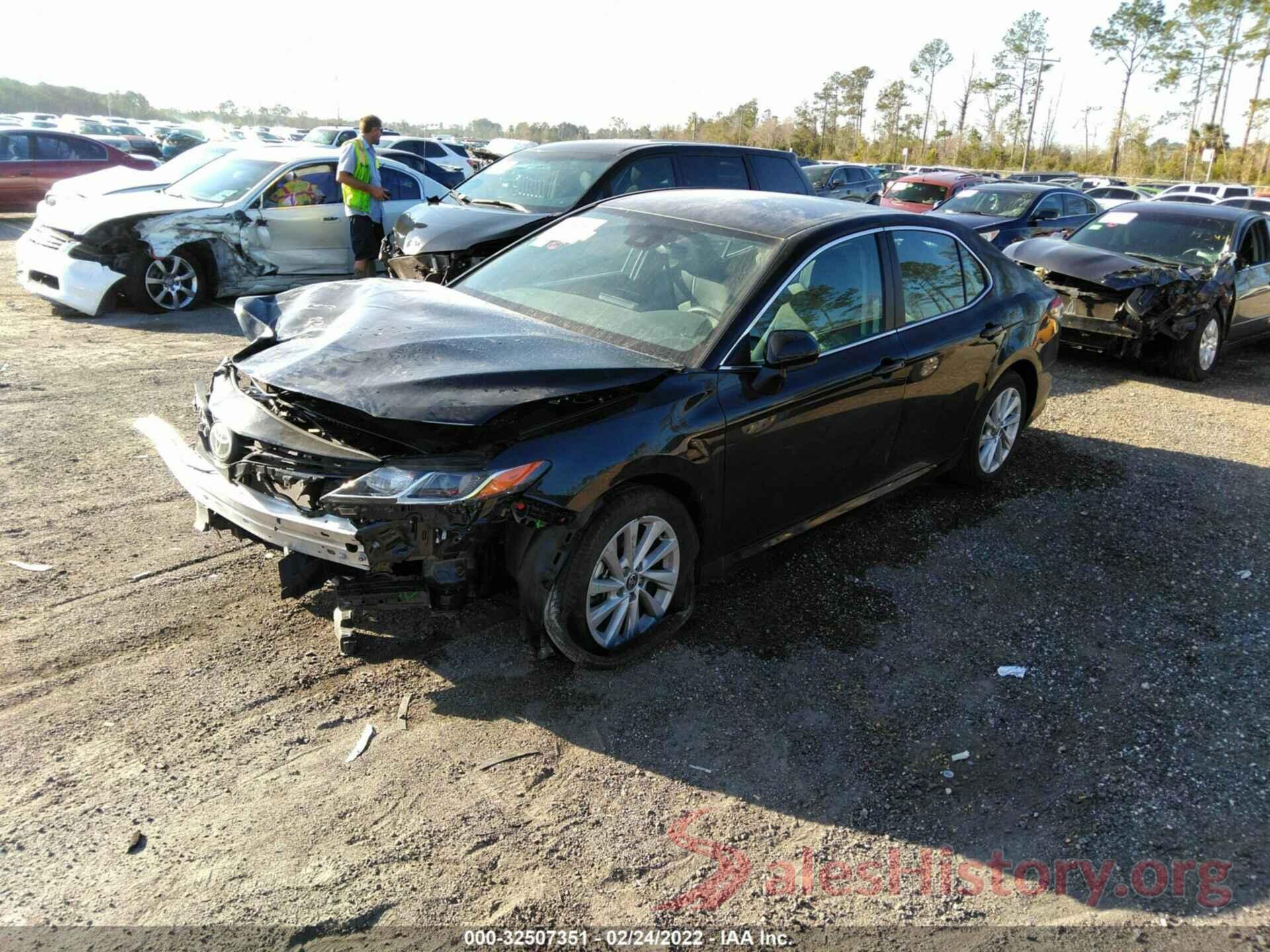 4T1C11AK1NU623235 2022 TOYOTA CAMRY