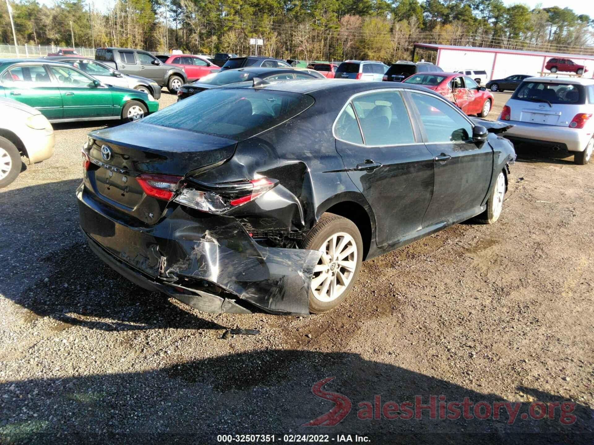 4T1C11AK1NU623235 2022 TOYOTA CAMRY