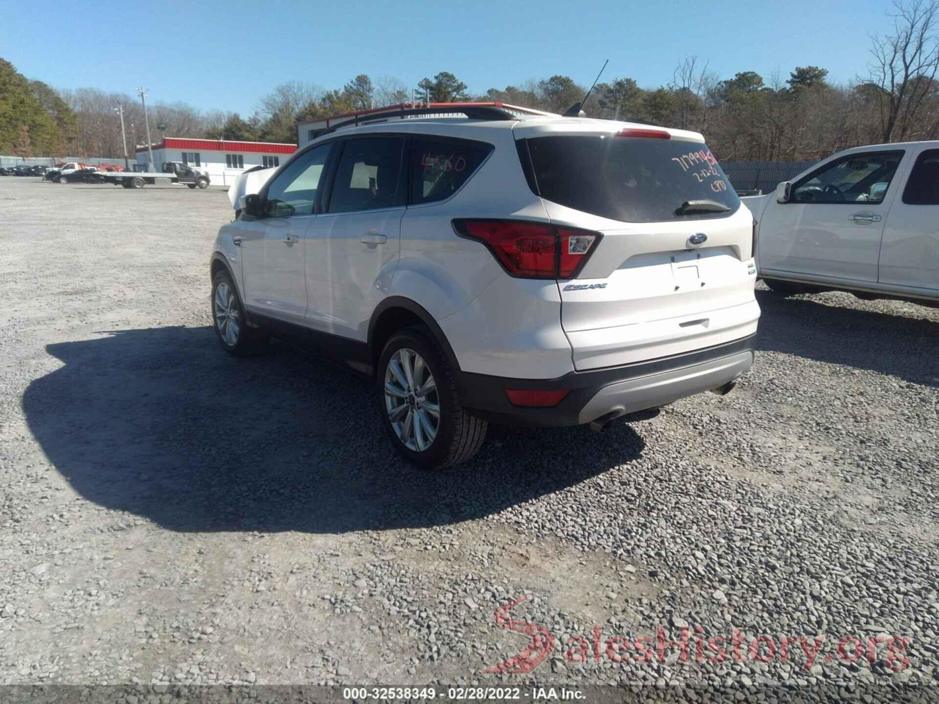 1FMCU9HDXKUA28117 2019 FORD ESCAPE