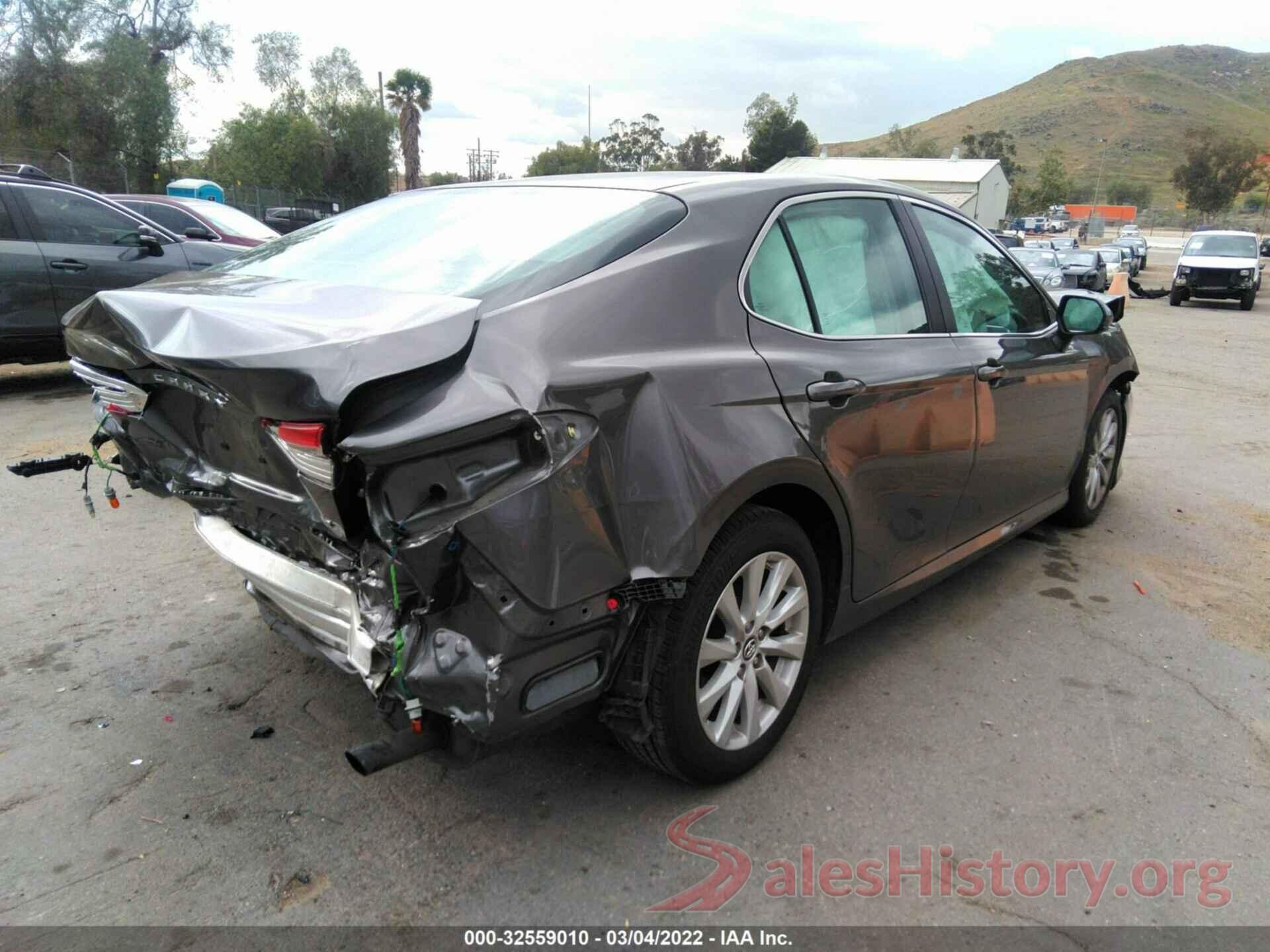 4T1B11HK8JU150557 2018 TOYOTA CAMRY