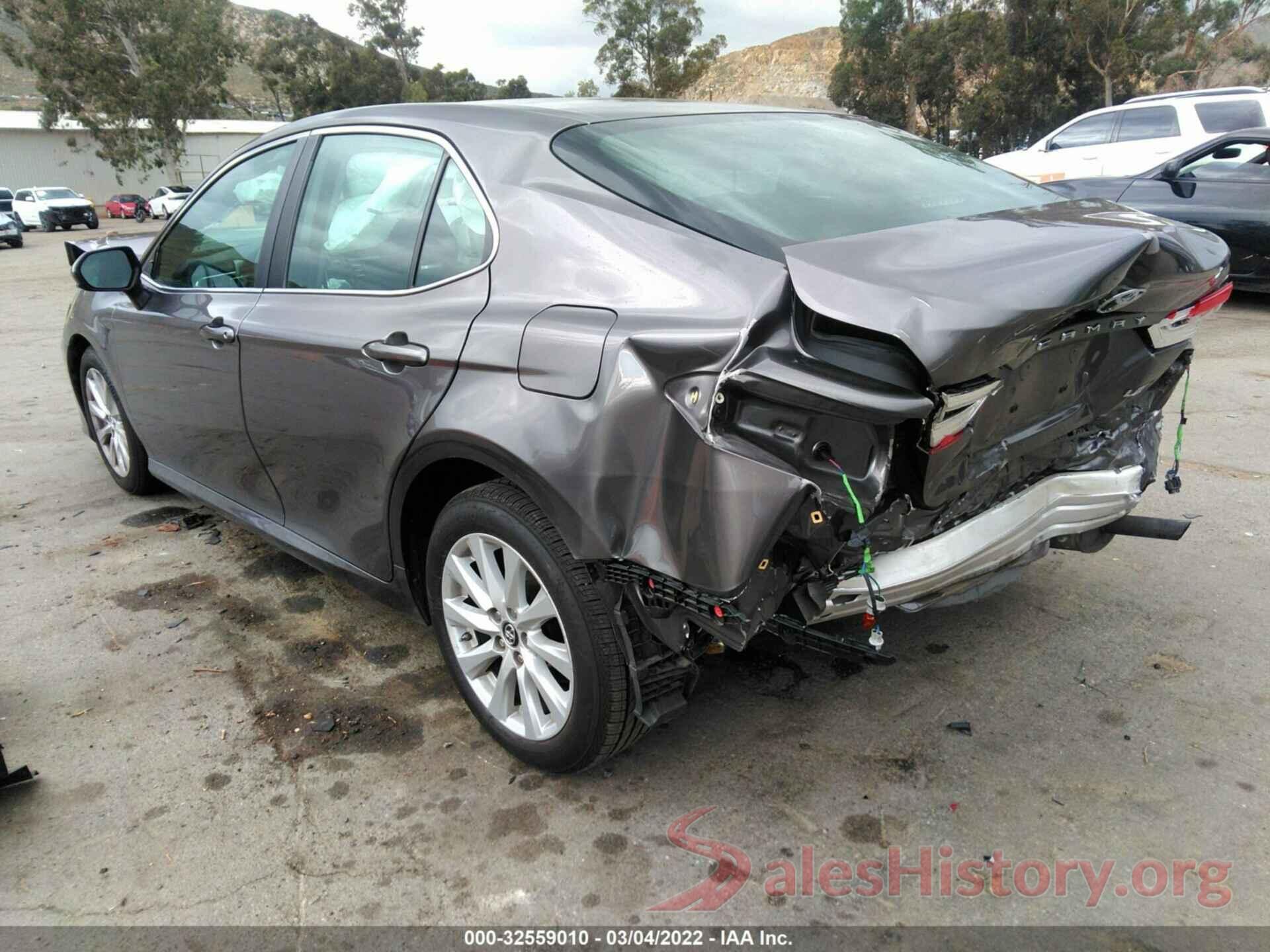 4T1B11HK8JU150557 2018 TOYOTA CAMRY