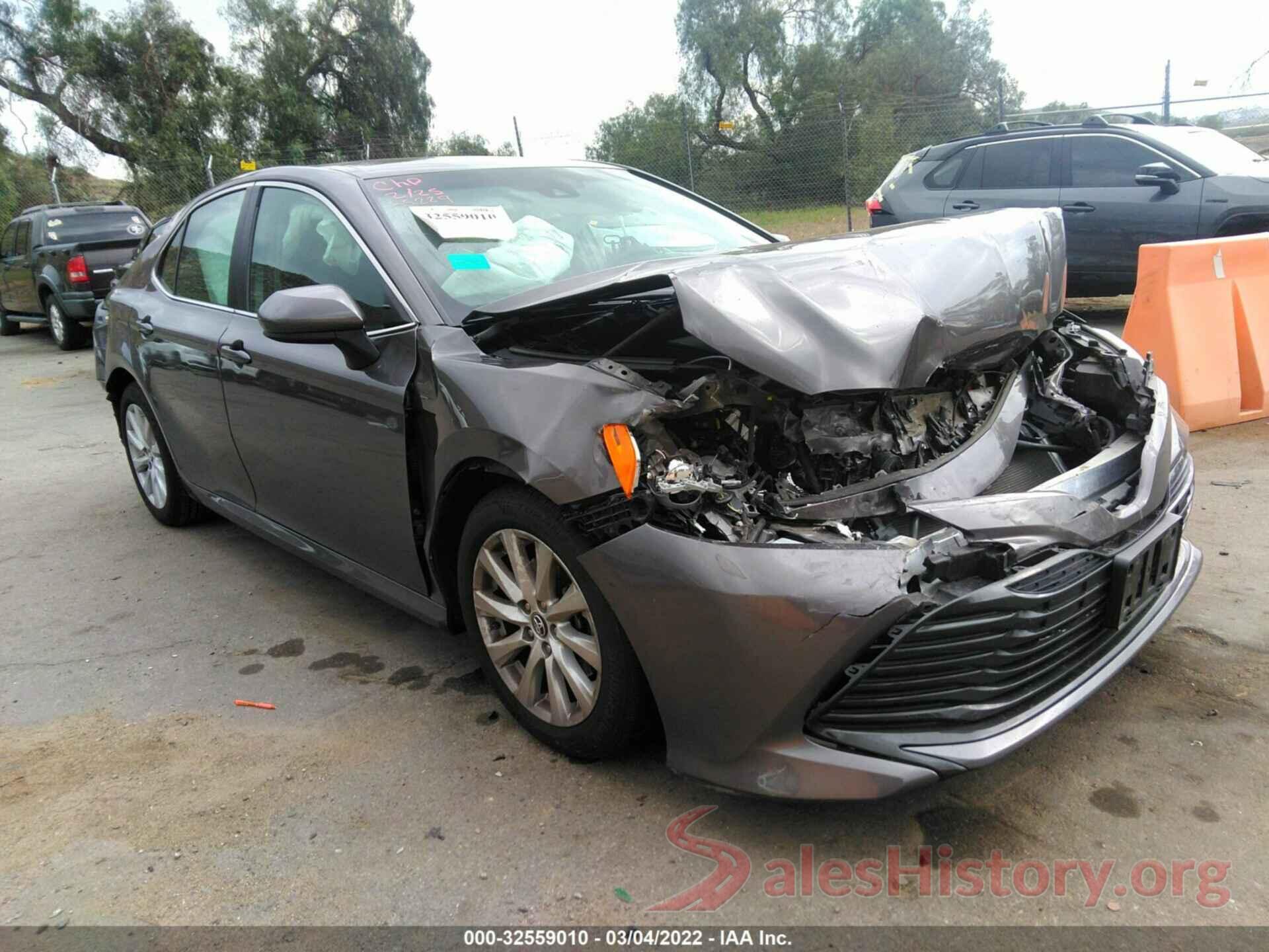 4T1B11HK8JU150557 2018 TOYOTA CAMRY