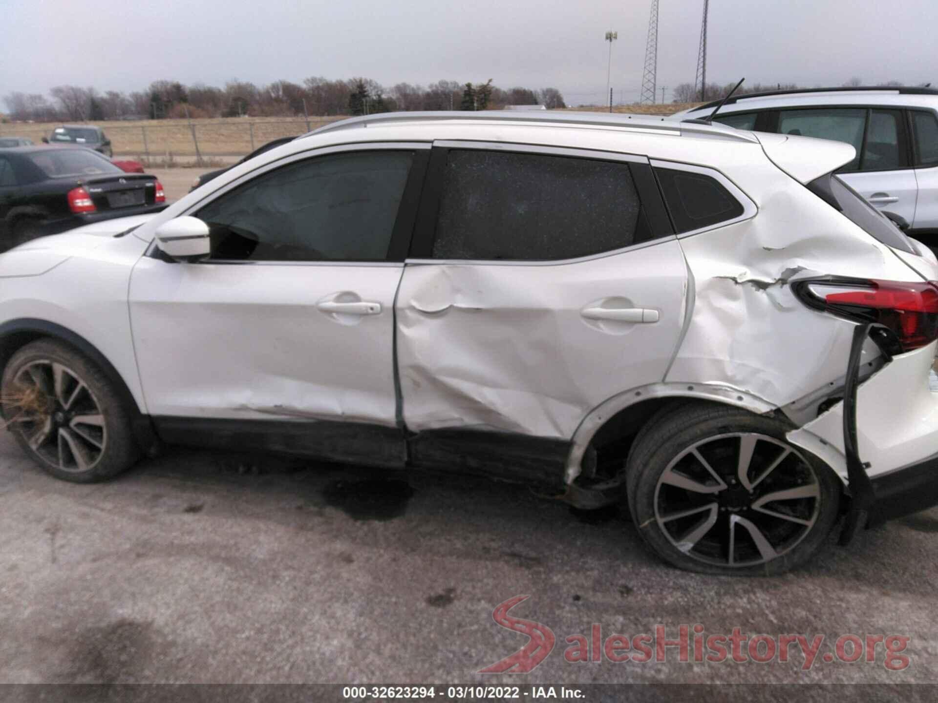 JN1BJ1CR2HW135689 2017 NISSAN ROGUE SPORT