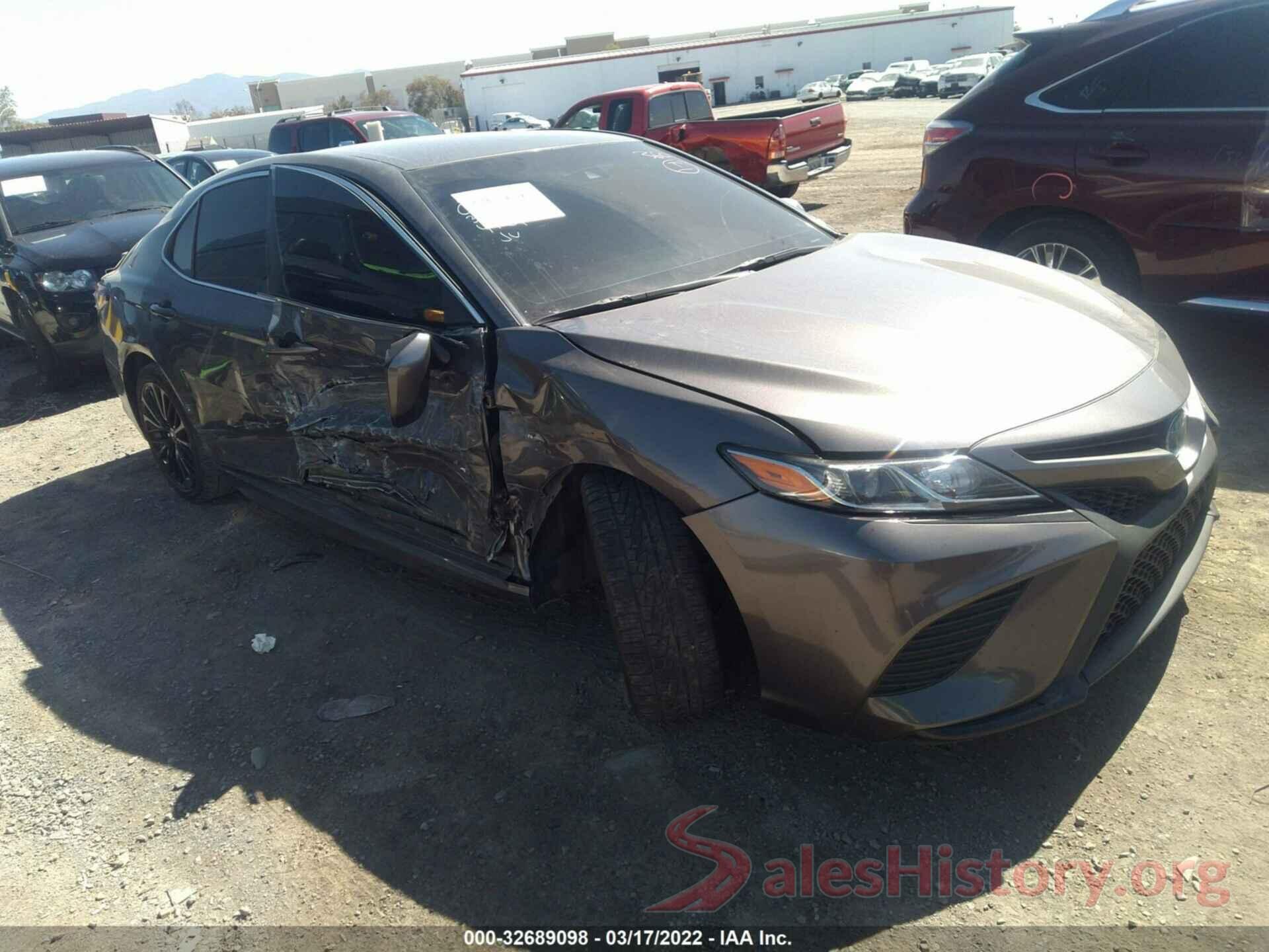 4T1B21HK3JU009585 2018 TOYOTA CAMRY