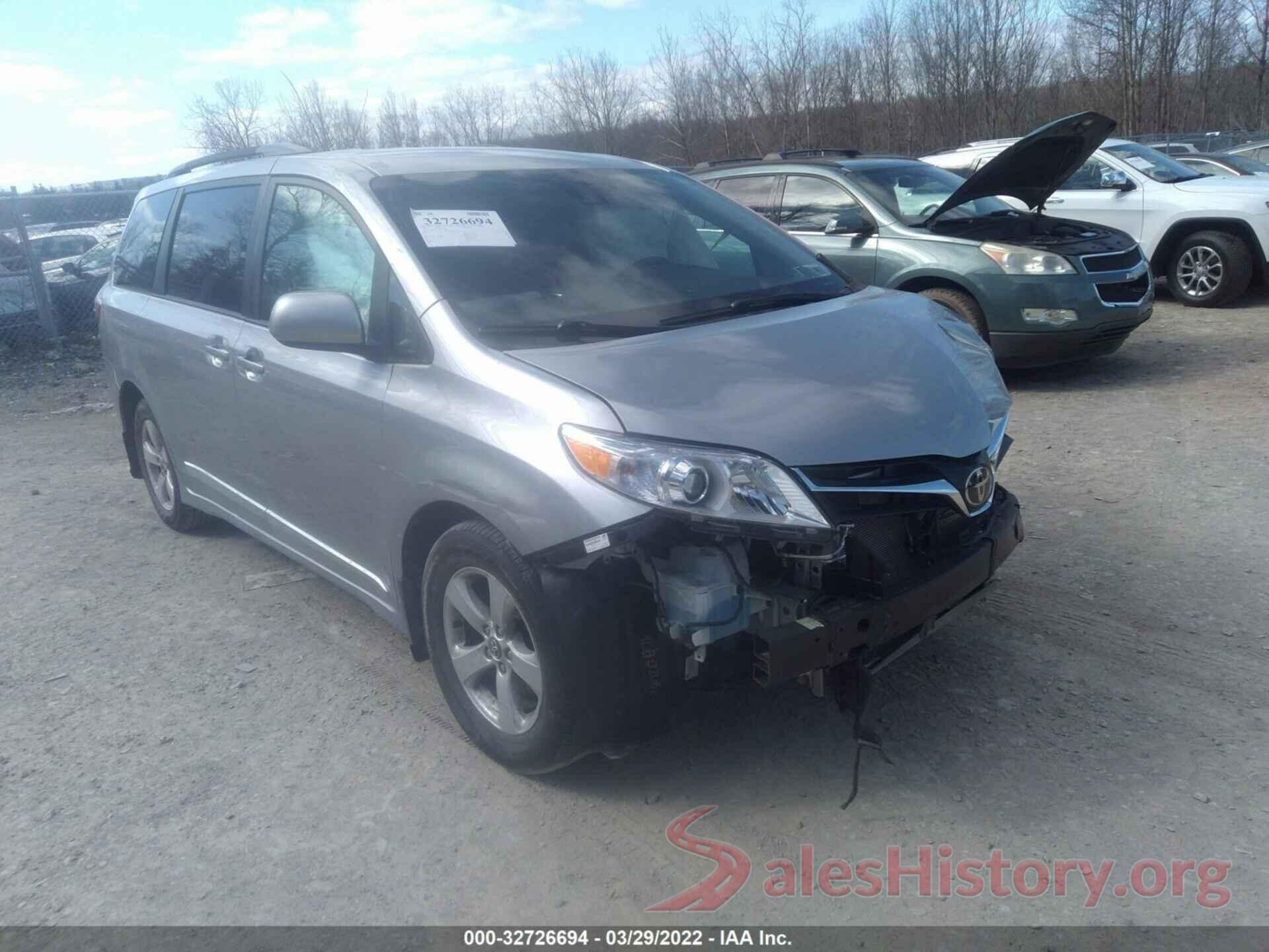 5TDKZ3DC7JS951945 2018 TOYOTA SIENNA