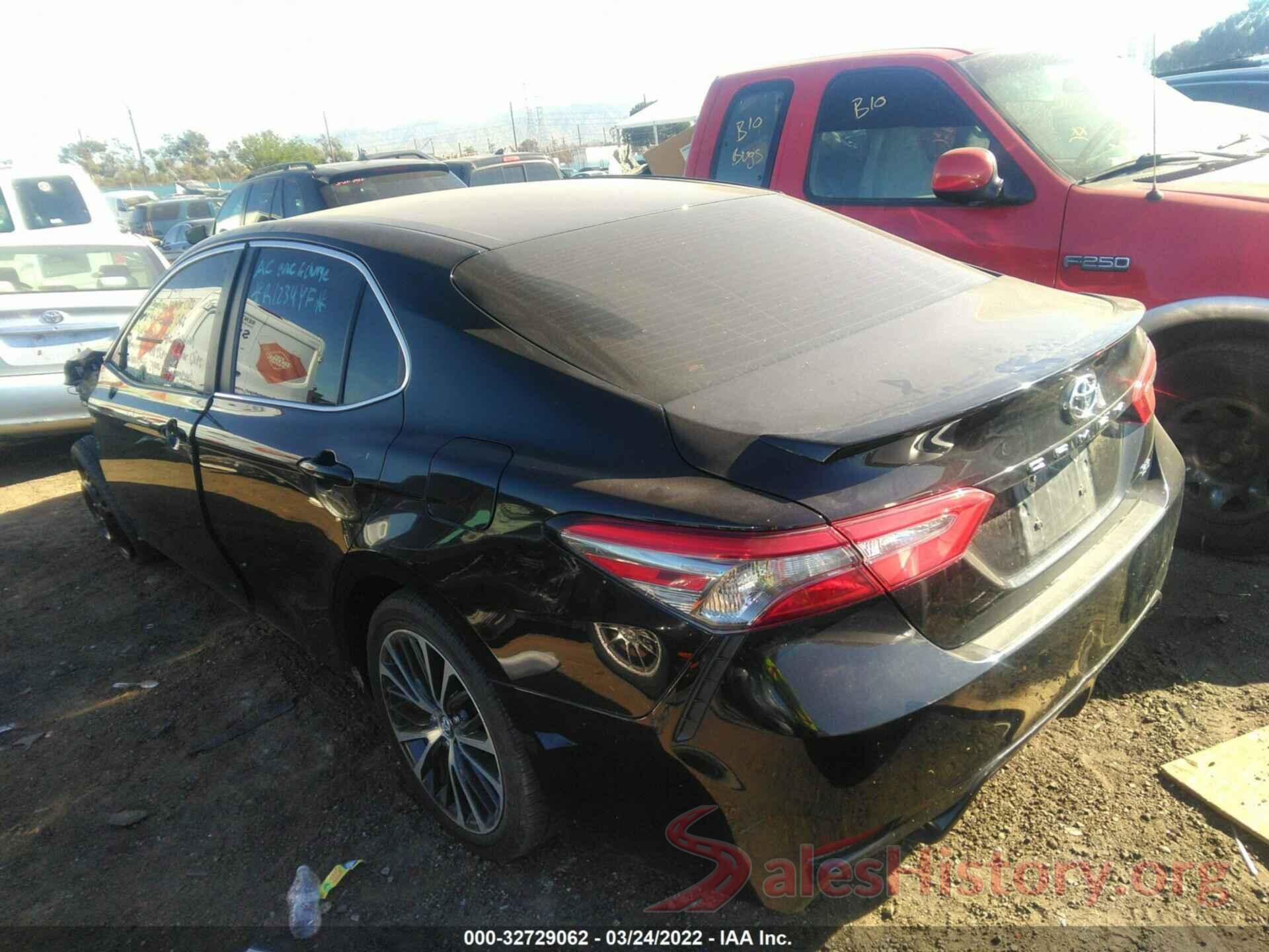 4T1B11HK1JU124012 2018 TOYOTA CAMRY