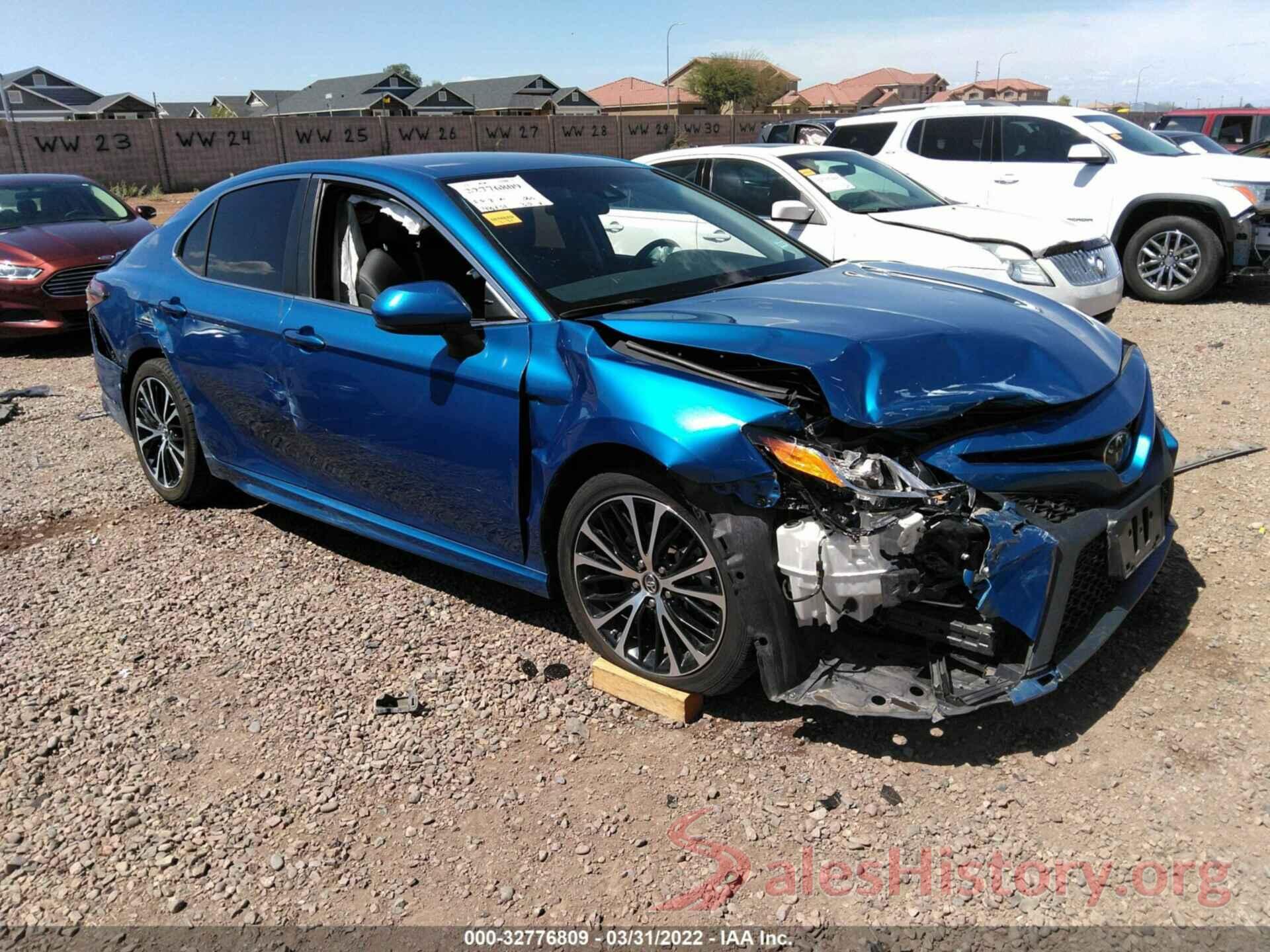 4T1B11HK5JU157093 2018 TOYOTA CAMRY