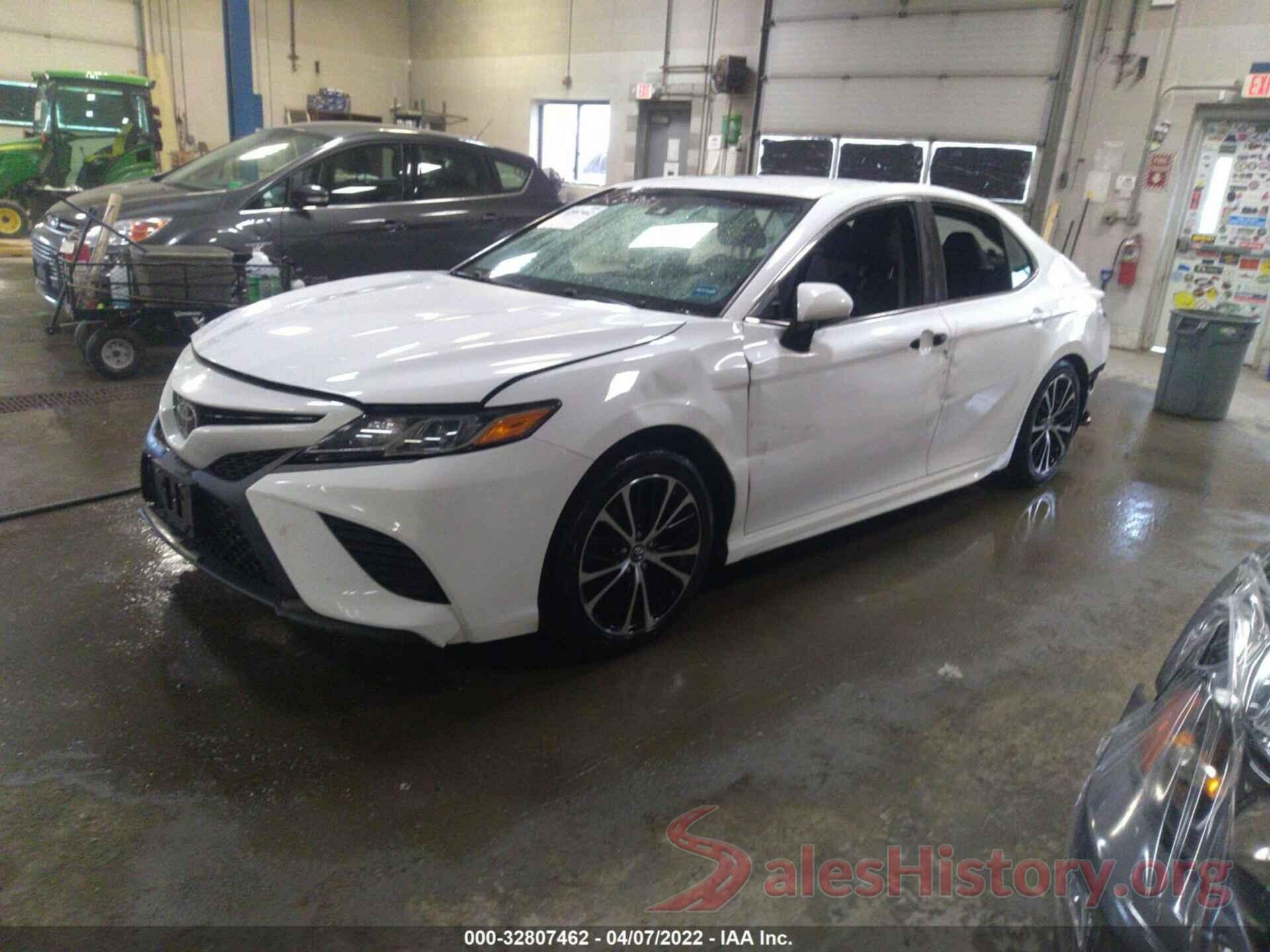 4T1B11HK9JU044084 2018 TOYOTA CAMRY