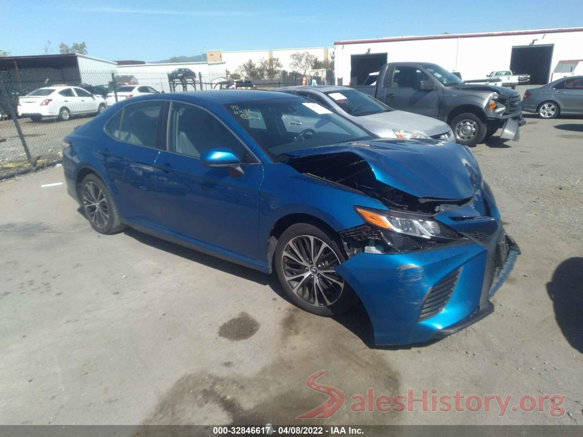 4T1B11HK2JU142096 2018 TOYOTA CAMRY