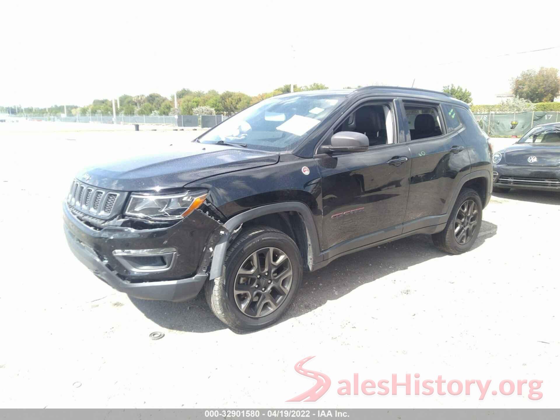 3C4NJDDB4JT130499 2018 JEEP COMPASS