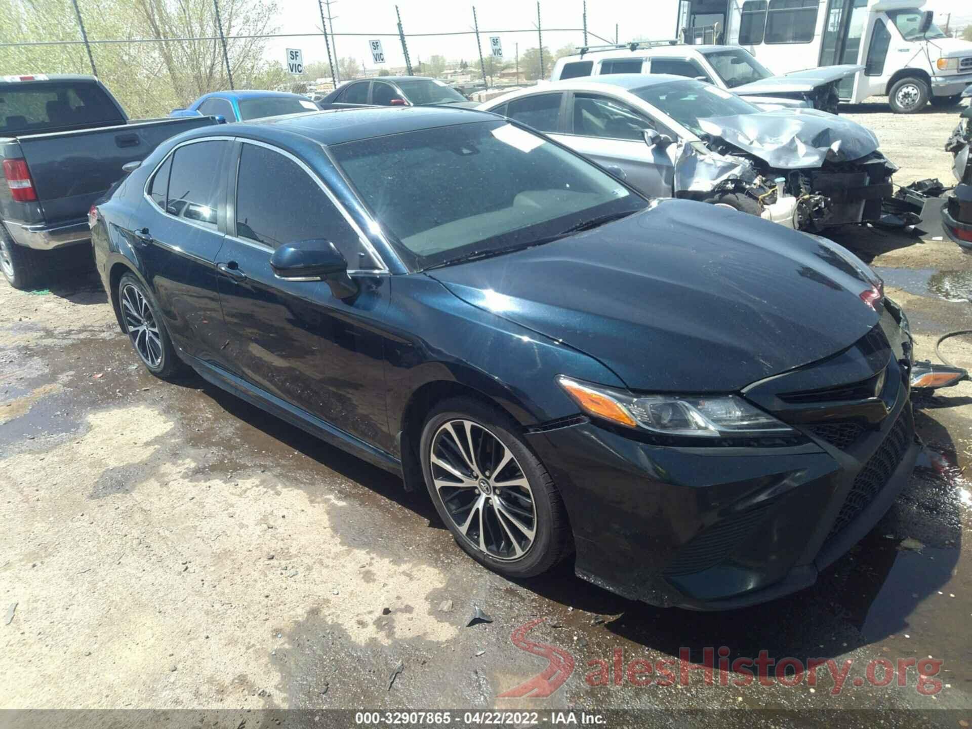 4T1B11HK0JU666640 2018 TOYOTA CAMRY