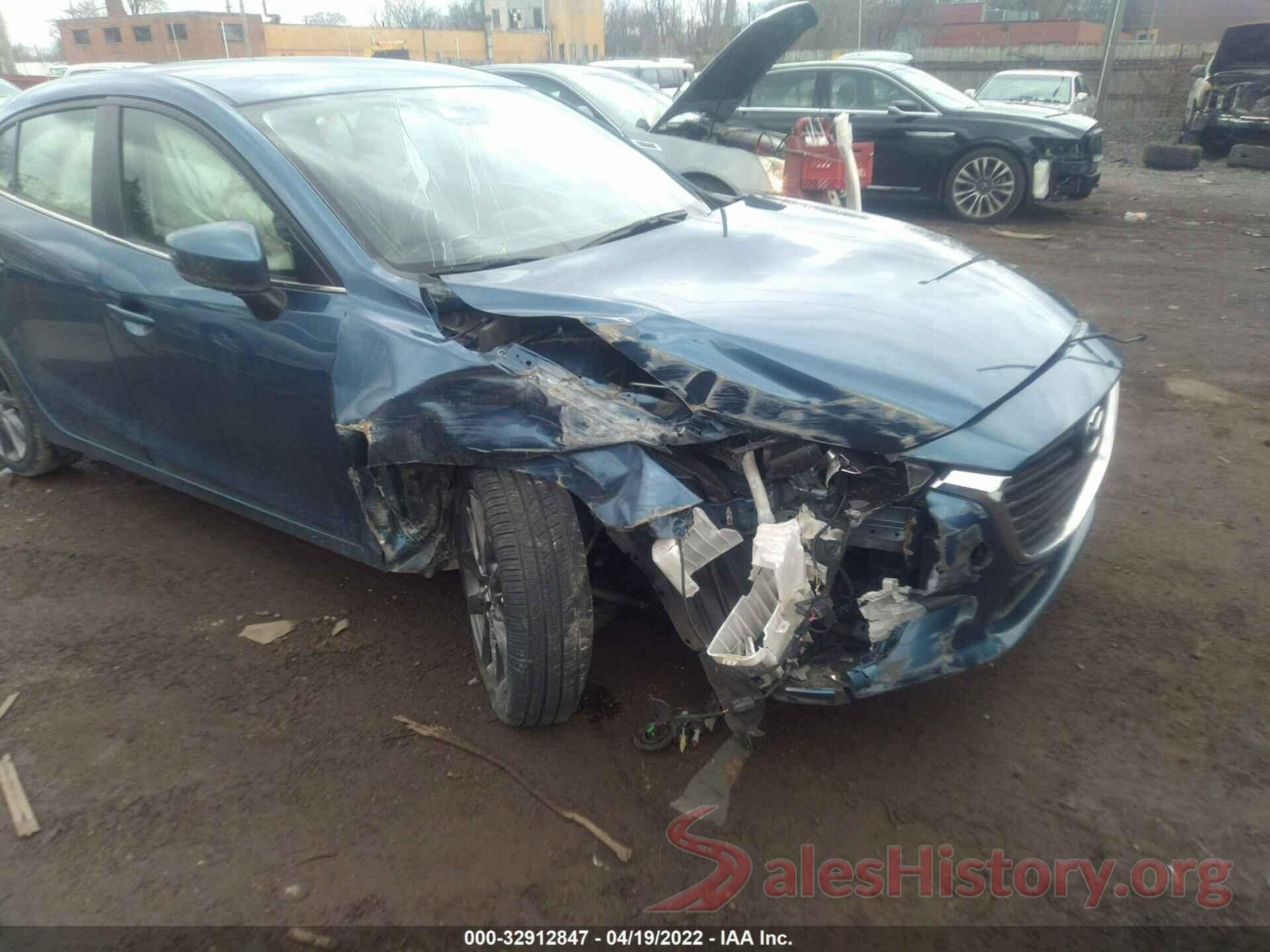 3MZBN1V36JM274236 2018 MAZDA MAZDA3 4-DOOR