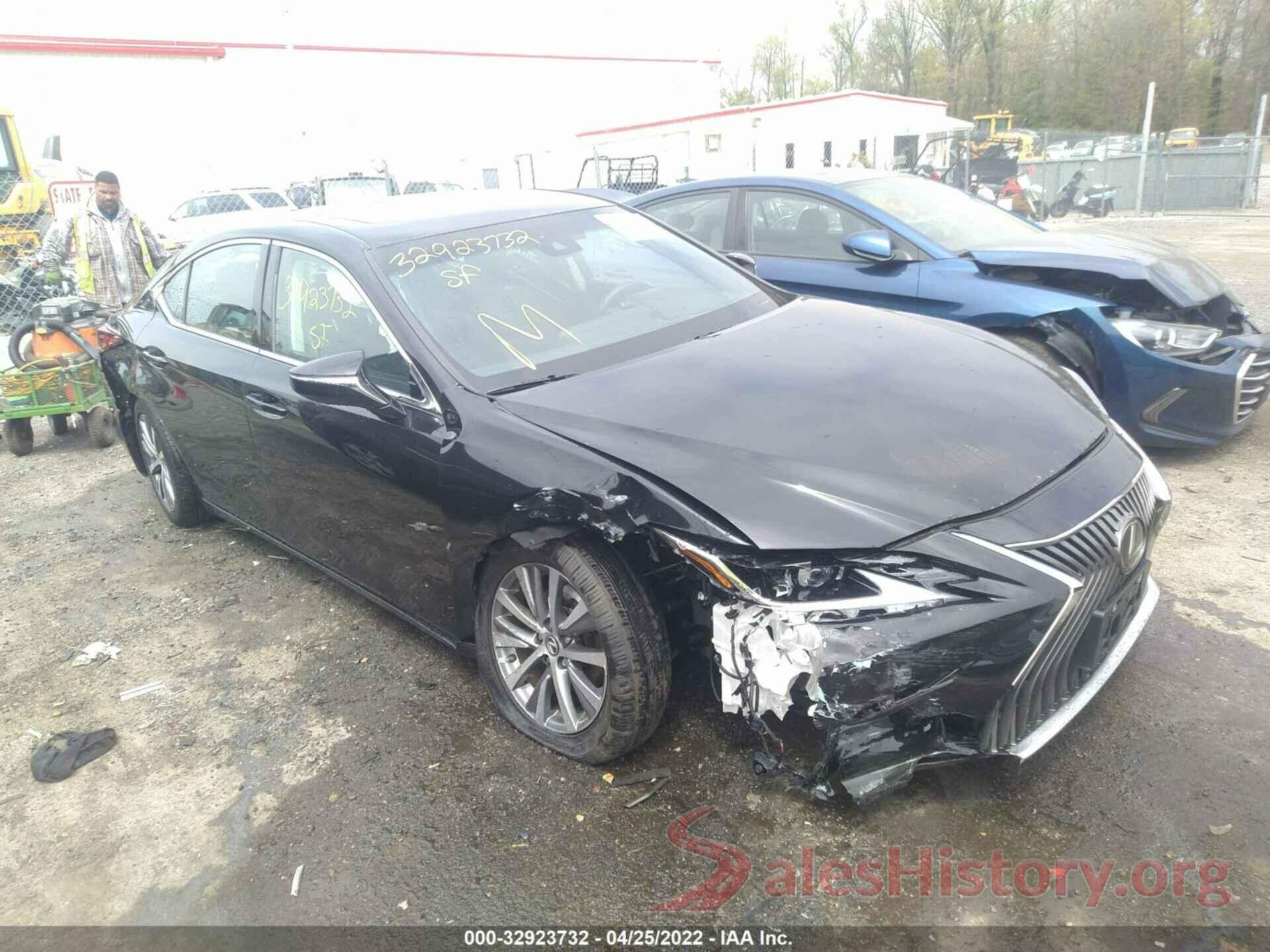 58ABZ1B19KU025957 2019 LEXUS ES