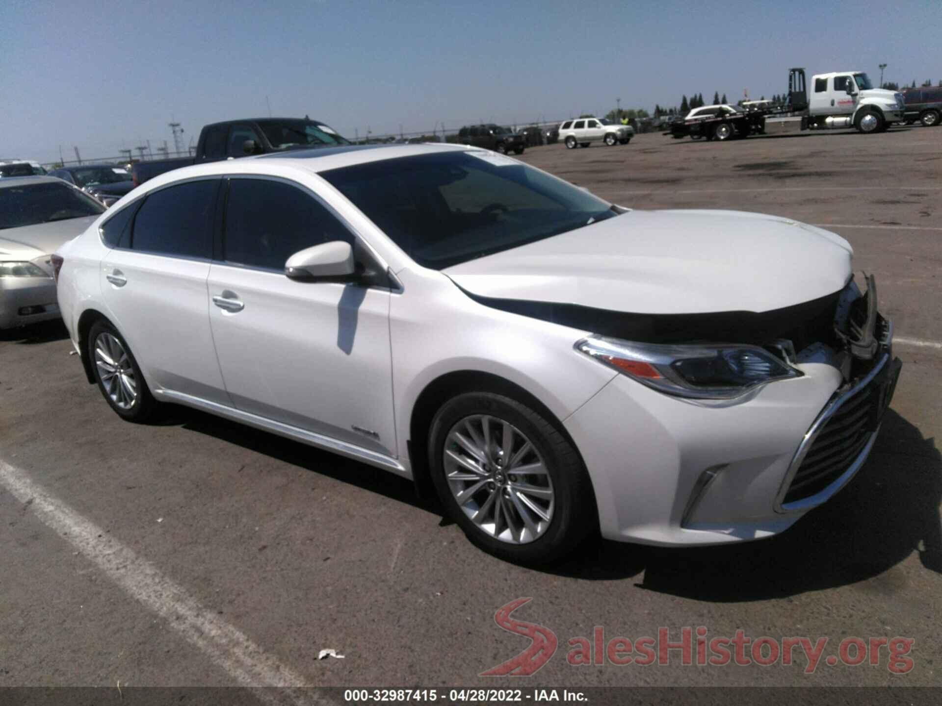 4T1BD1EB0JU061318 2018 TOYOTA AVALON