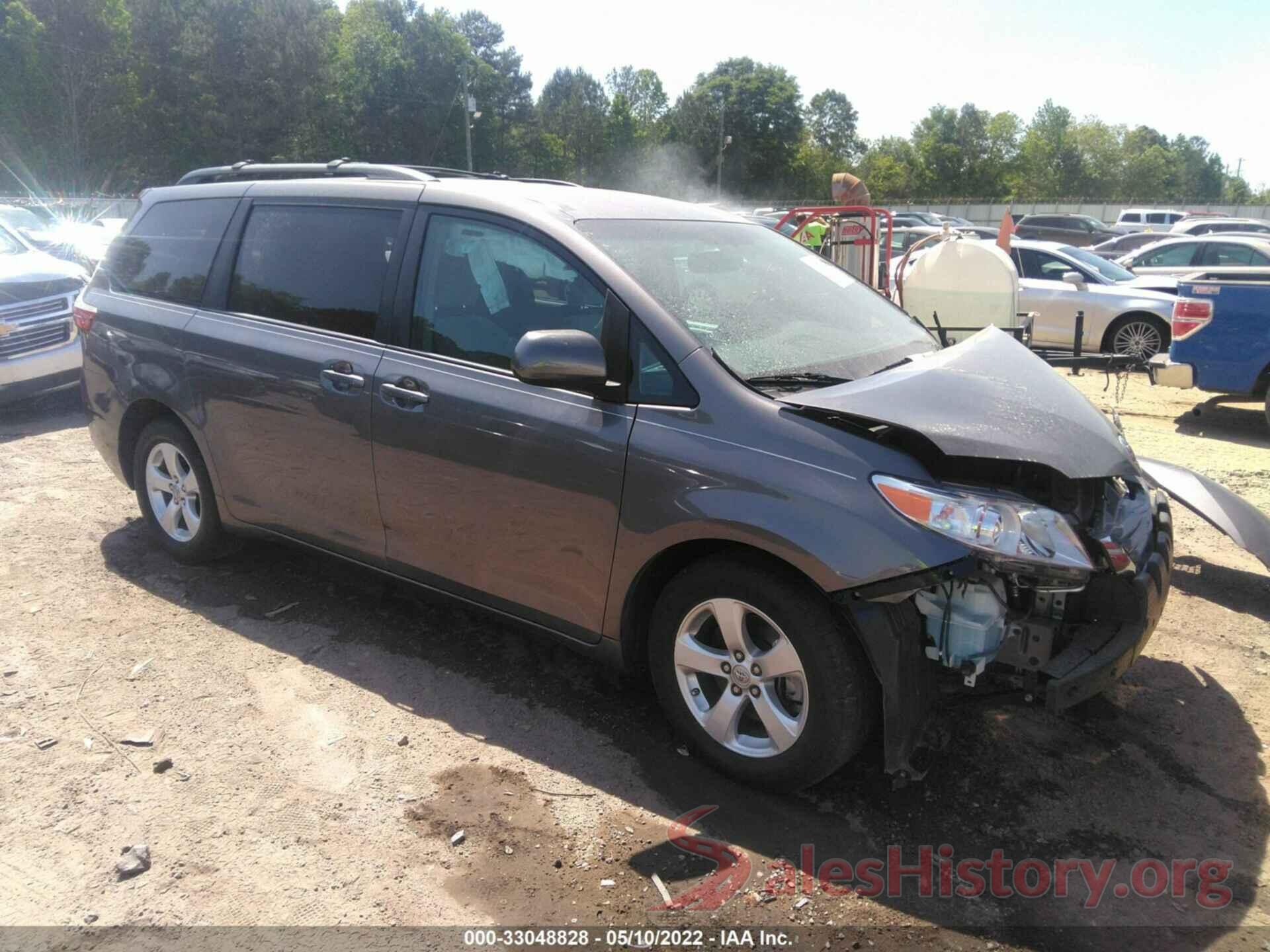 5TDKZ3DC3HS885632 2017 TOYOTA SIENNA