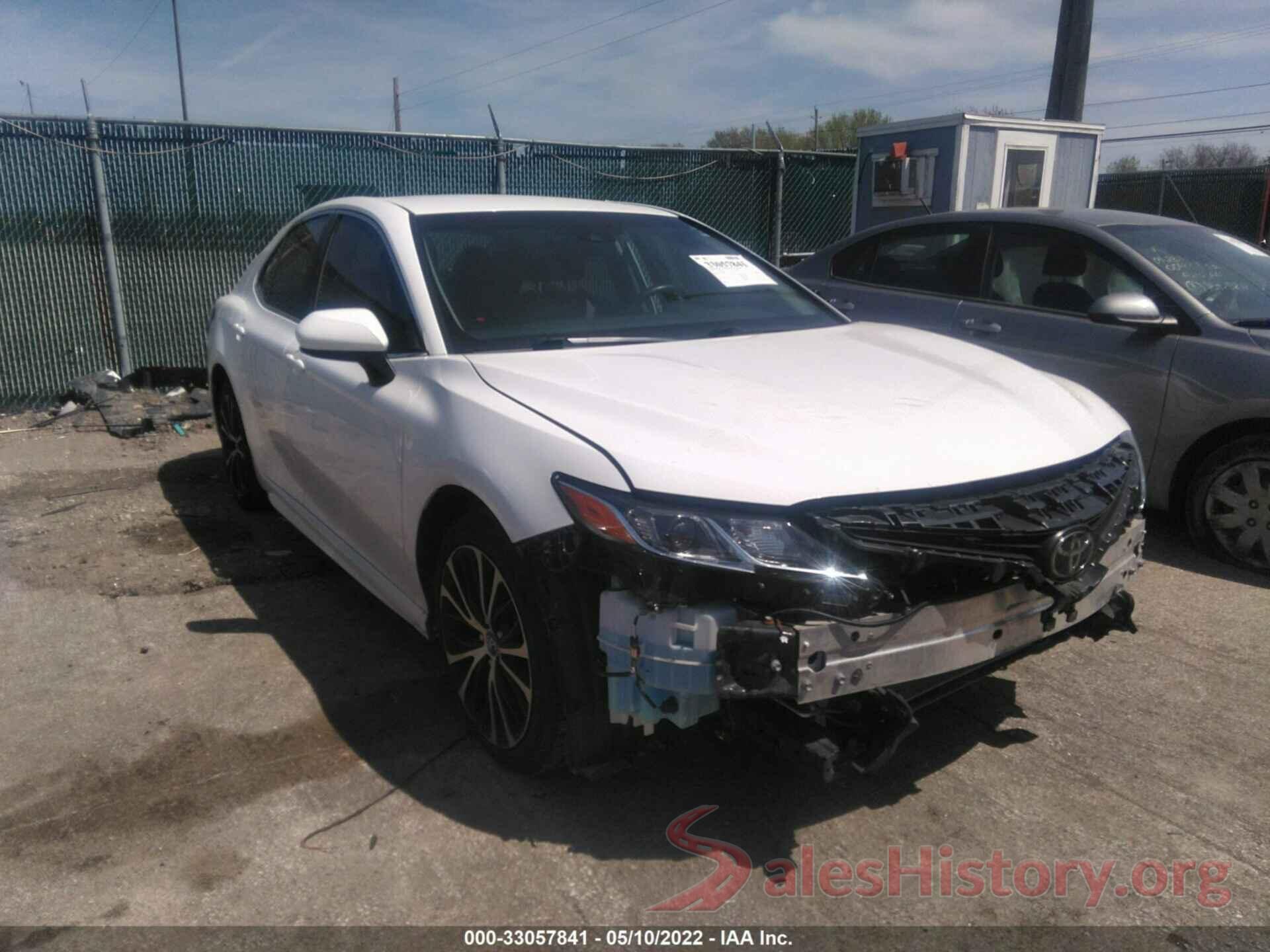 4T1B11HK7JU585893 2018 TOYOTA CAMRY