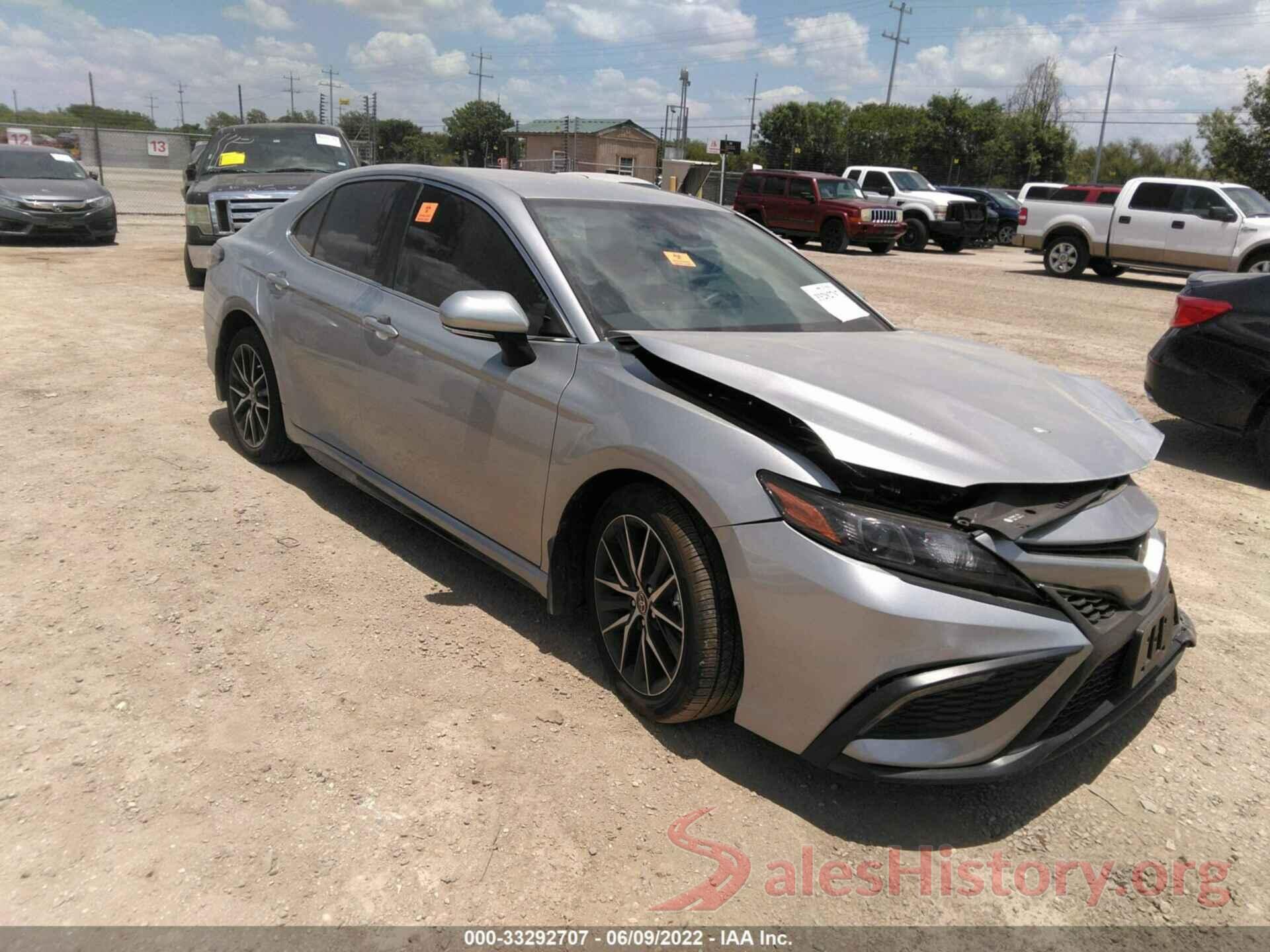 4T1G11AK1NU630879 2022 TOYOTA CAMRY