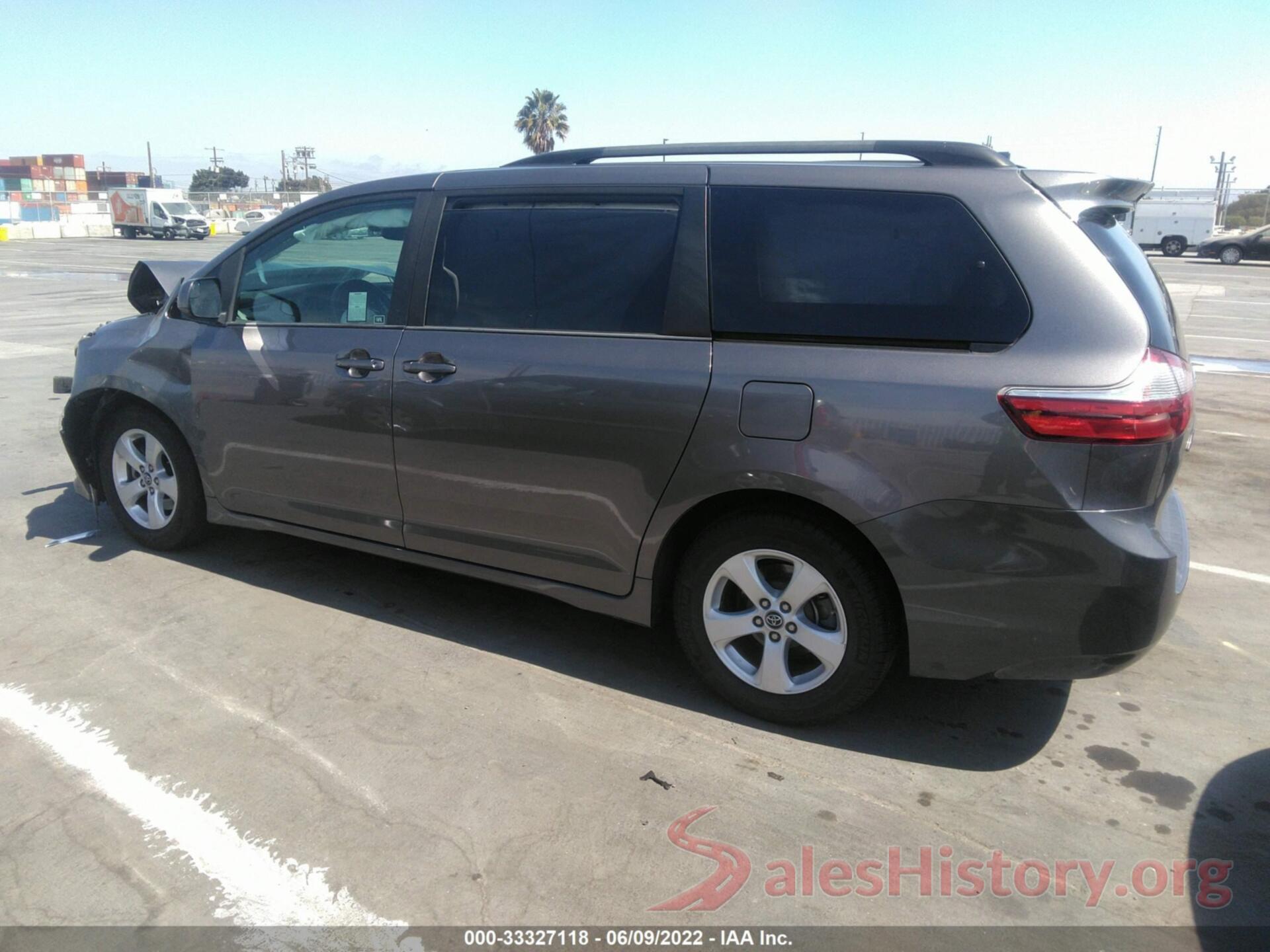 5TDKZ3DC2KS967598 2019 TOYOTA SIENNA