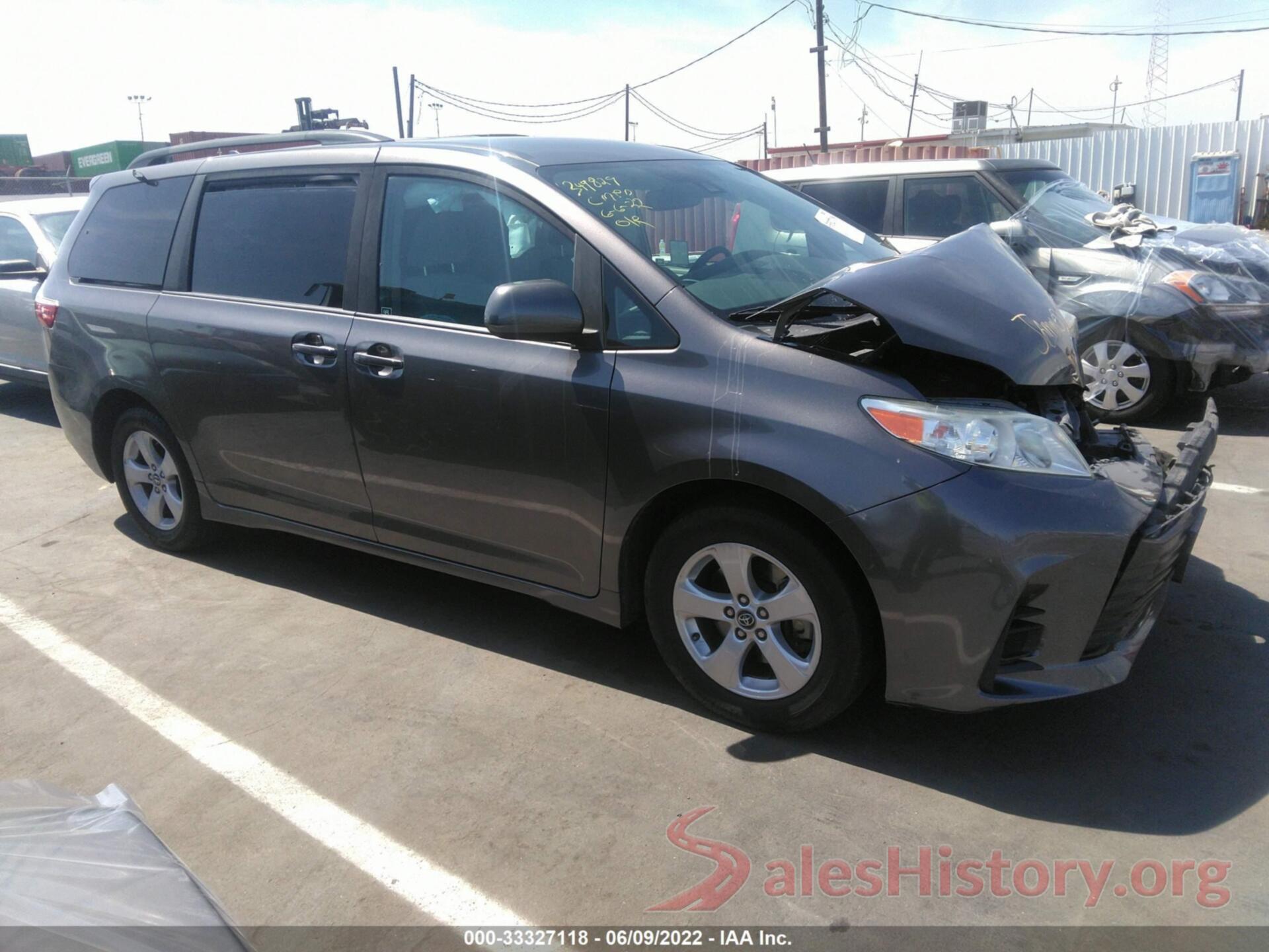 5TDKZ3DC2KS967598 2019 TOYOTA SIENNA