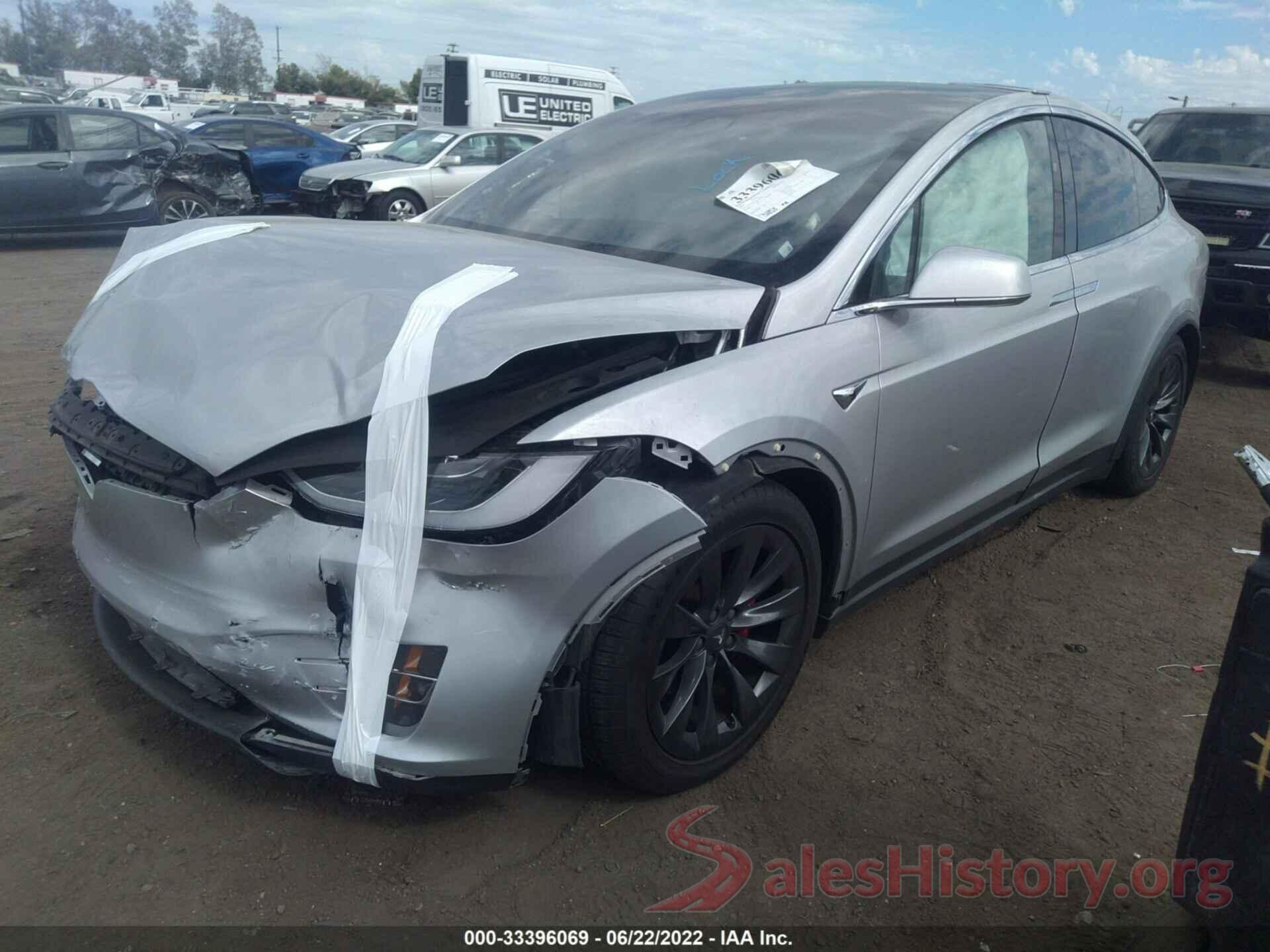 5YJXCBE4XJF126477 2018 TESLA MODEL X