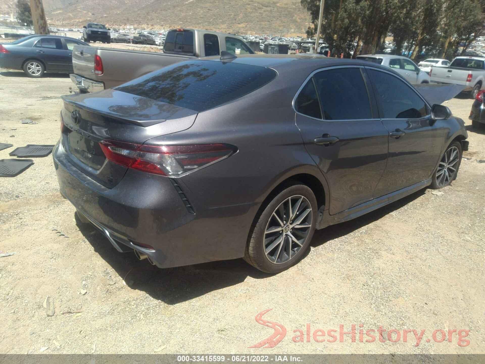 4T1T11AK9NU660372 2022 TOYOTA CAMRY