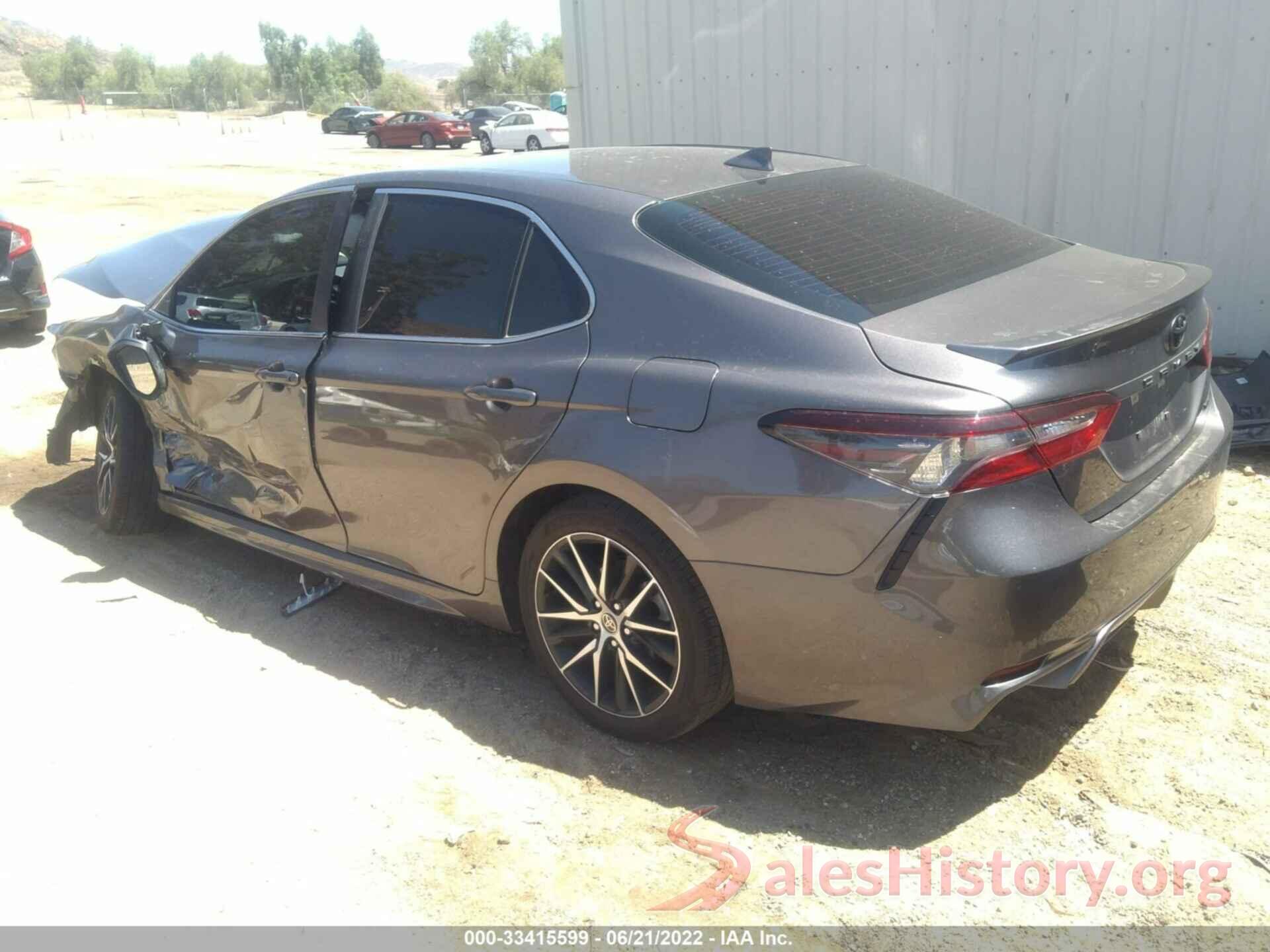 4T1T11AK9NU660372 2022 TOYOTA CAMRY