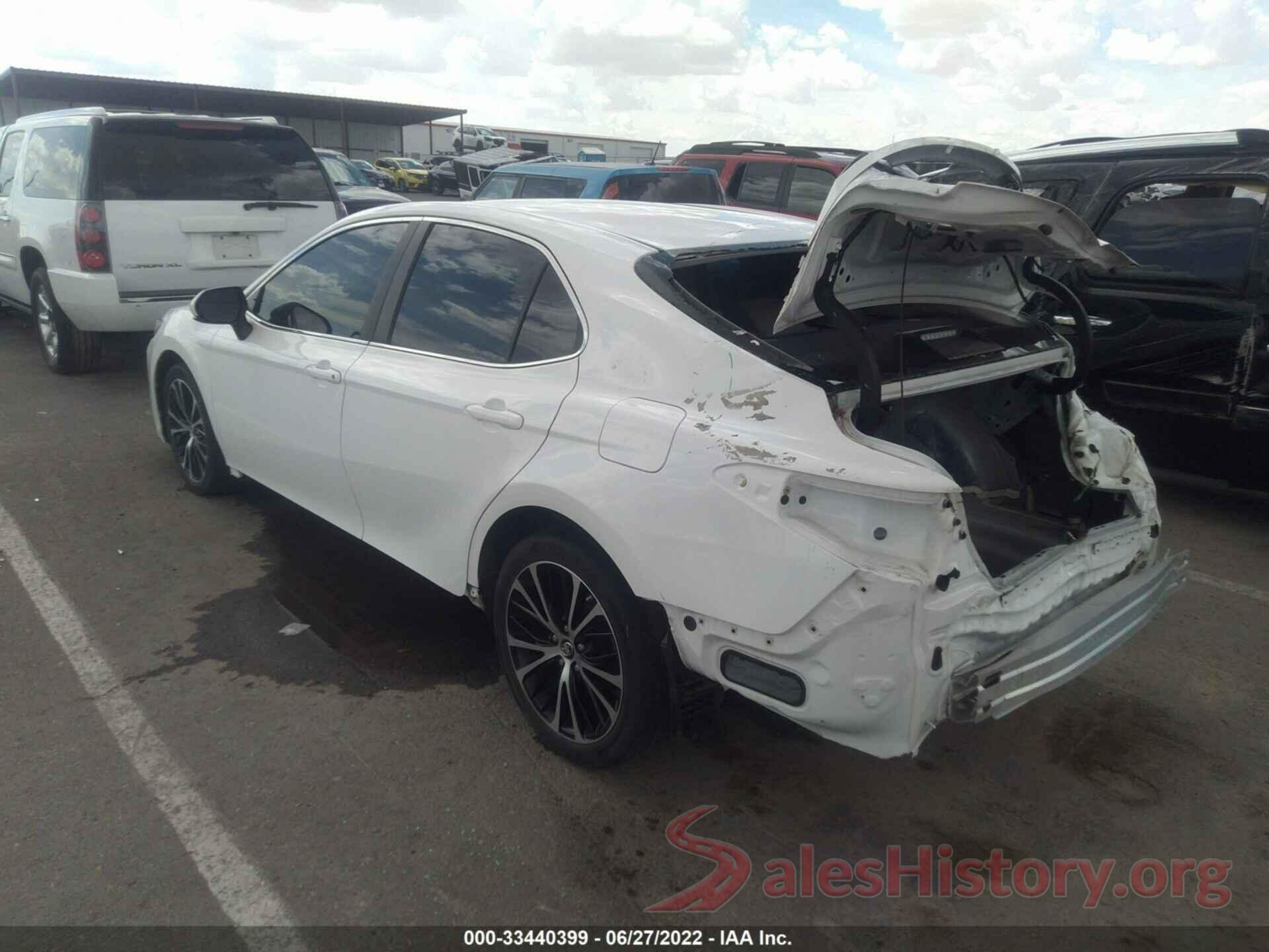 4T1B11HK2JU631808 2018 TOYOTA CAMRY