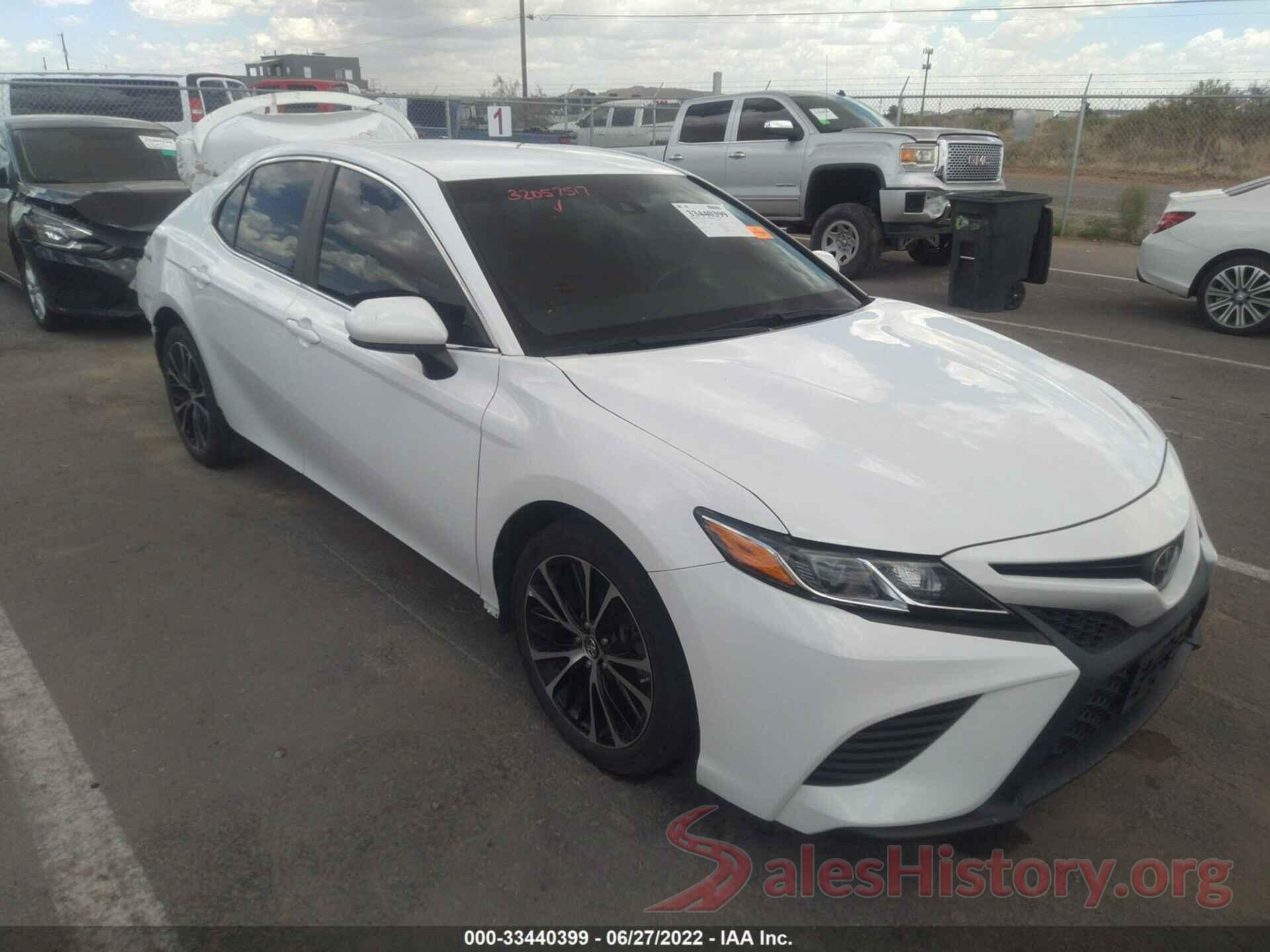 4T1B11HK2JU631808 2018 TOYOTA CAMRY