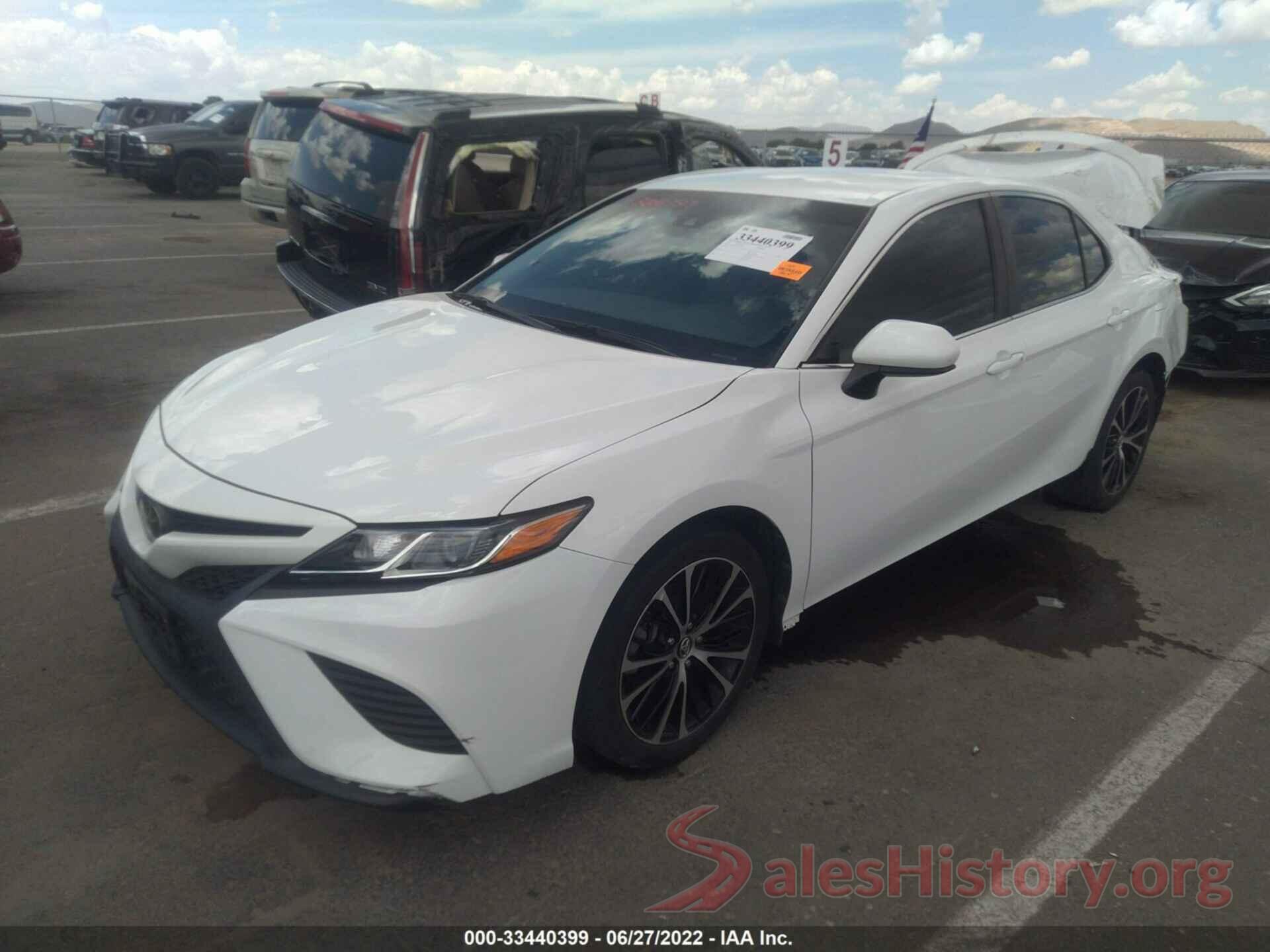 4T1B11HK2JU631808 2018 TOYOTA CAMRY