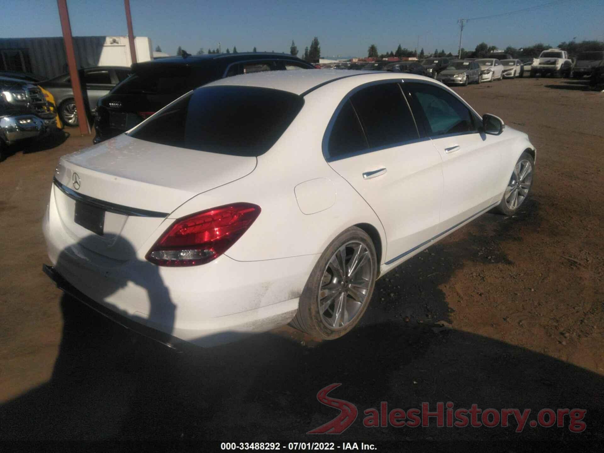 55SWF4JB8JU262589 2018 MERCEDES-BENZ C-CLASS