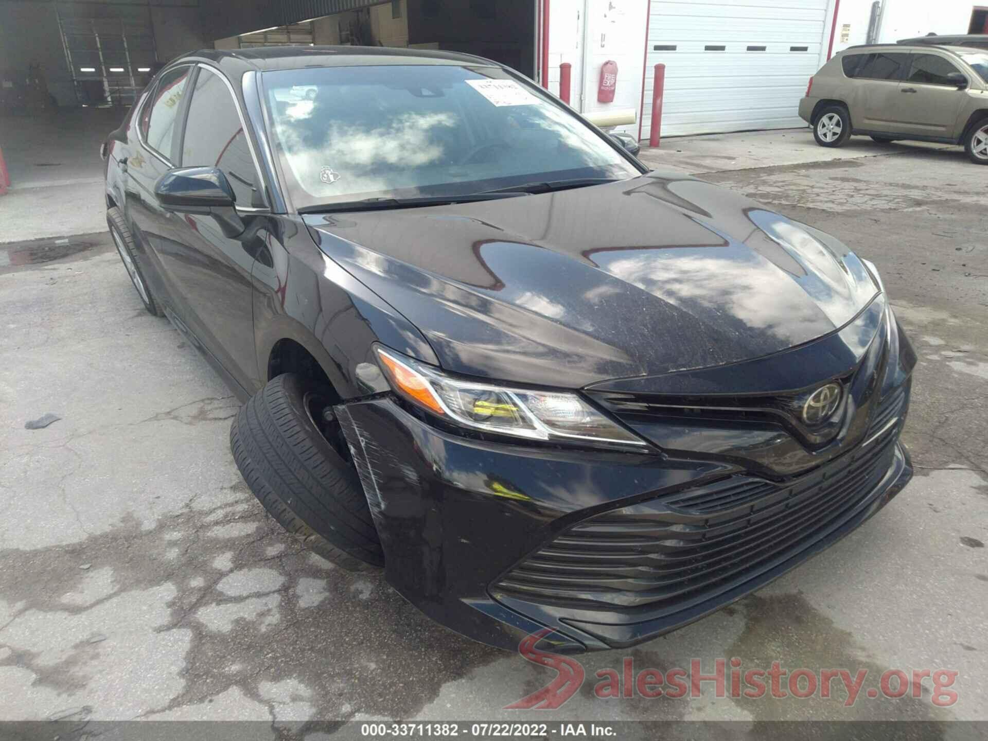 4T1B11HK6JU622366 2018 TOYOTA CAMRY