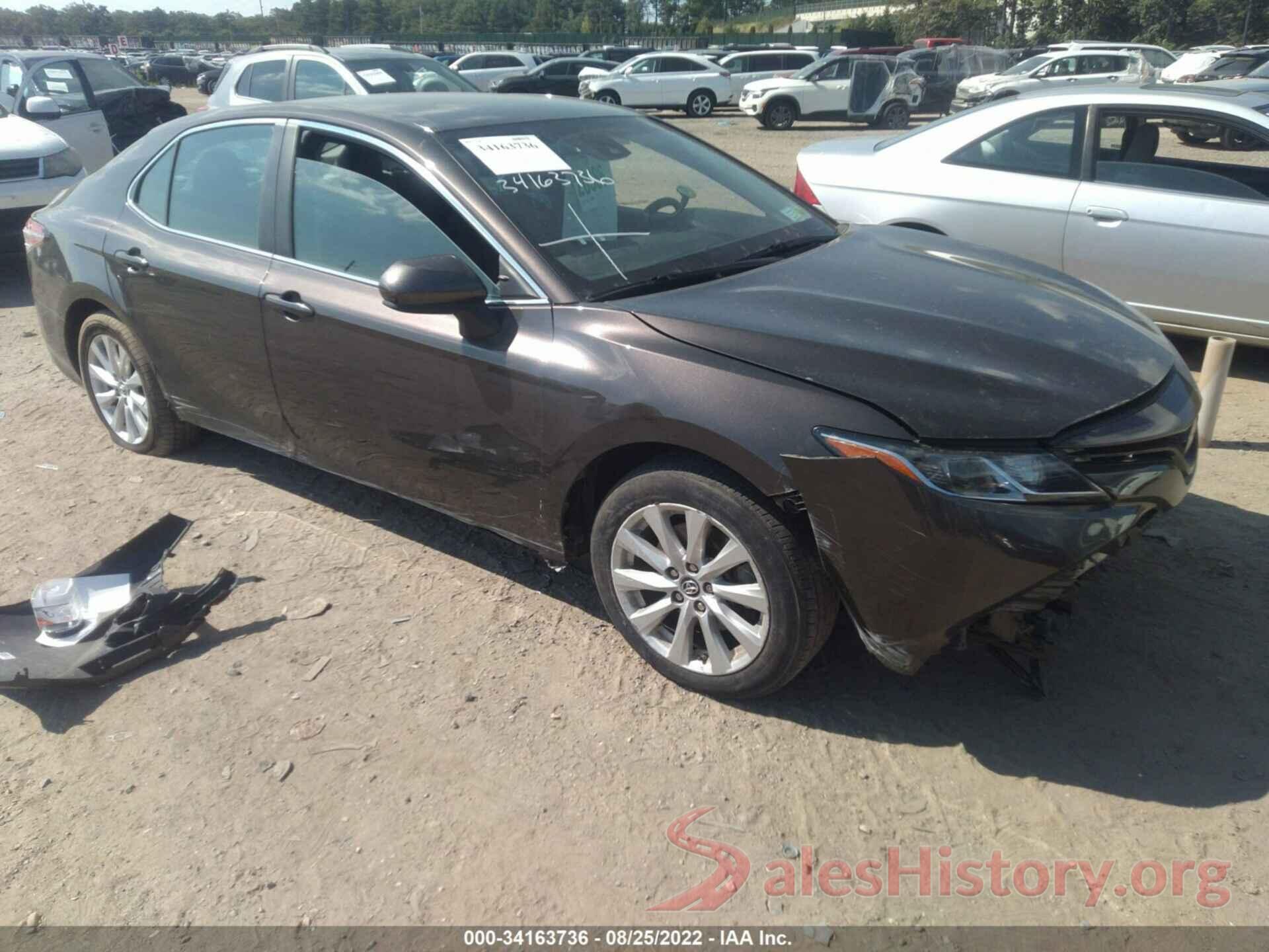 4T1B11HKXJU069267 2018 TOYOTA CAMRY