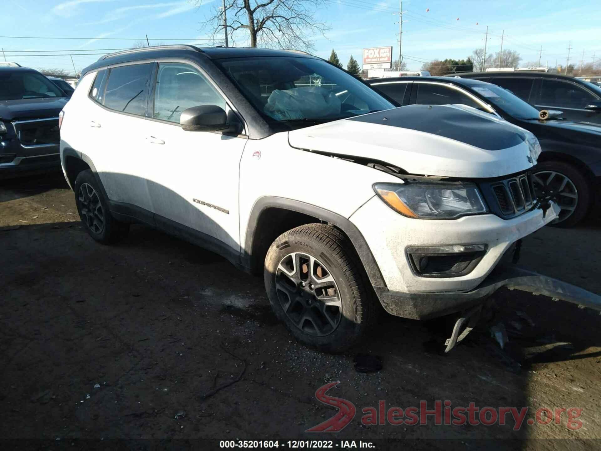 3C4NJDDB0KT752468 2019 JEEP COMPASS