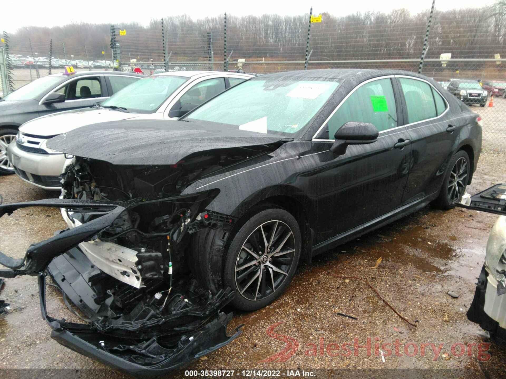 4T1G11AK3MU561322 2021 TOYOTA CAMRY