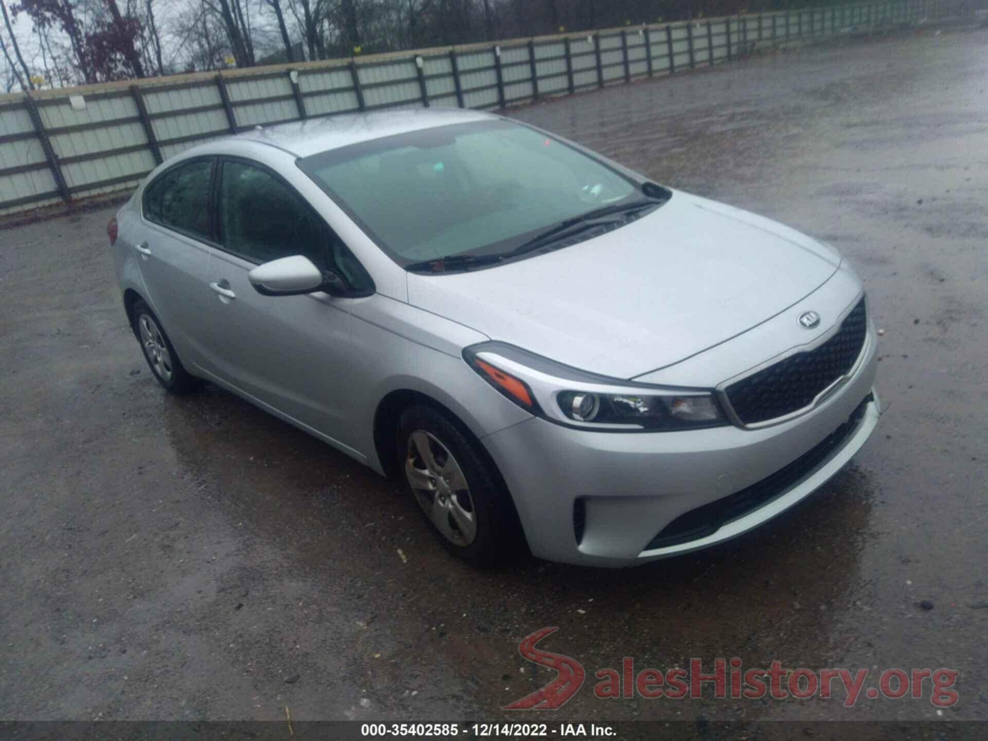 3KPFK4A7XHE110810 2017 KIA FORTE