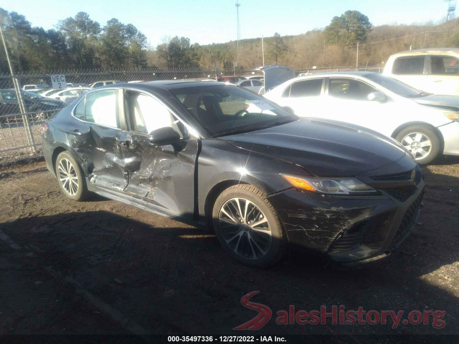 4T1B11HK9JU666670 2018 TOYOTA CAMRY