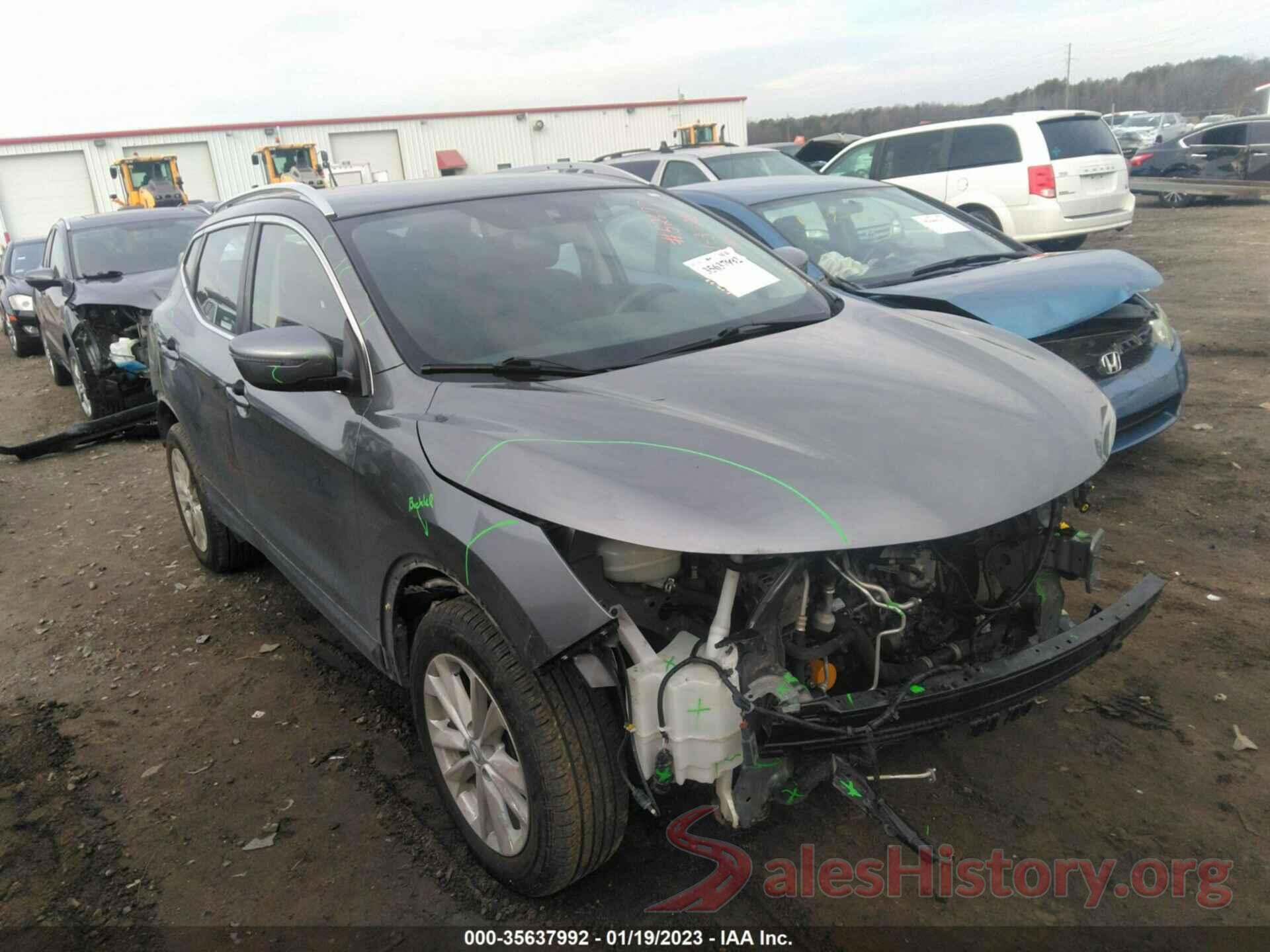 JN1BJ1CR8JW201703 2018 NISSAN ROGUE SPORT