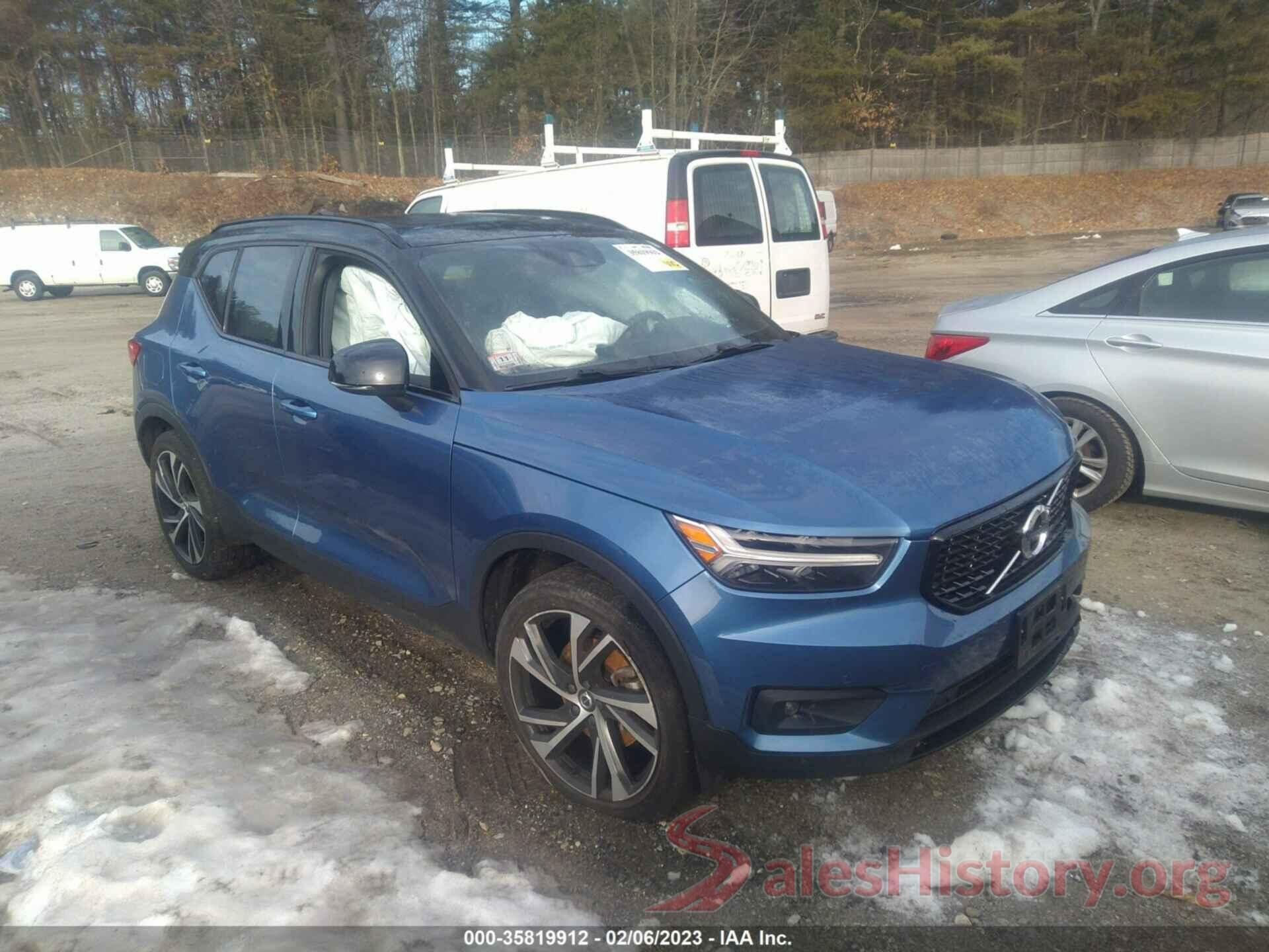 YV4162UM7M2410104 2021 VOLVO XC40