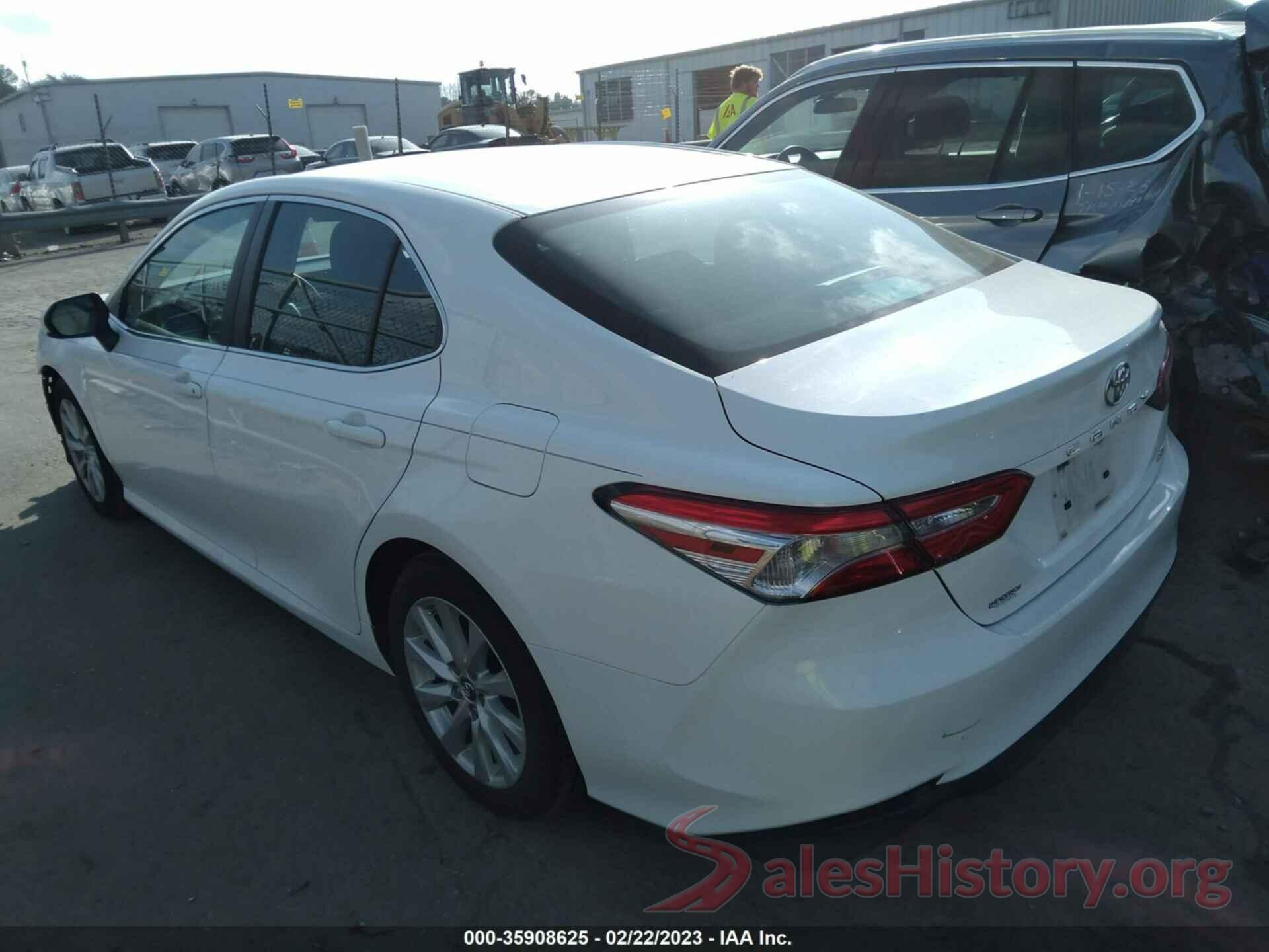 4T1B11HK6JU676086 2018 TOYOTA CAMRY