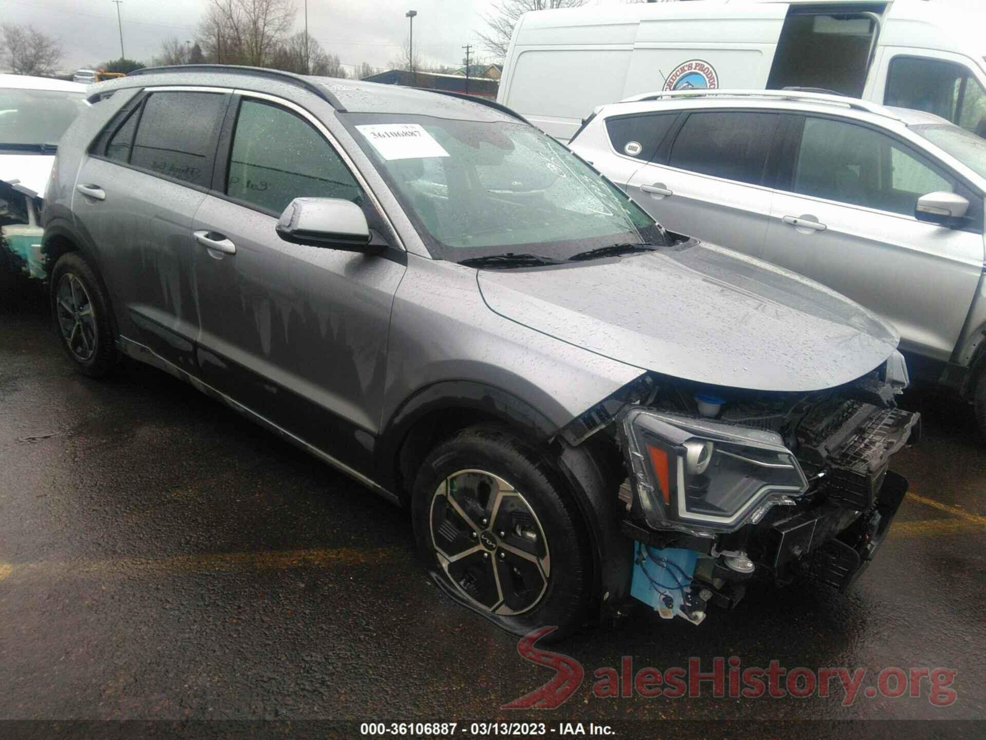 KNDCR3LE4P5043006 2023 KIA NIRO