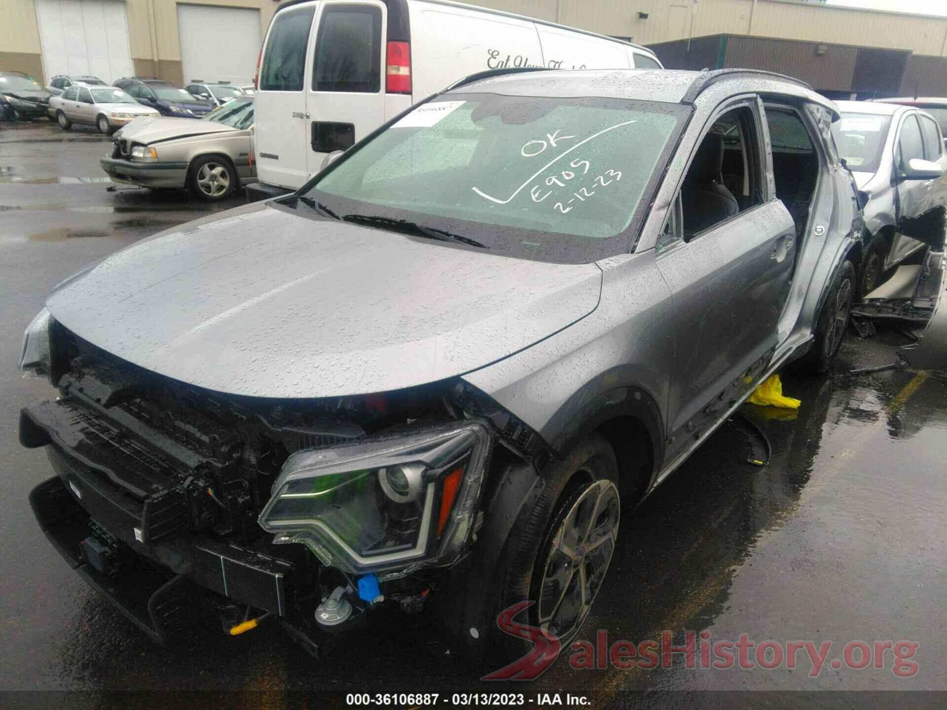 KNDCR3LE4P5043006 2023 KIA NIRO