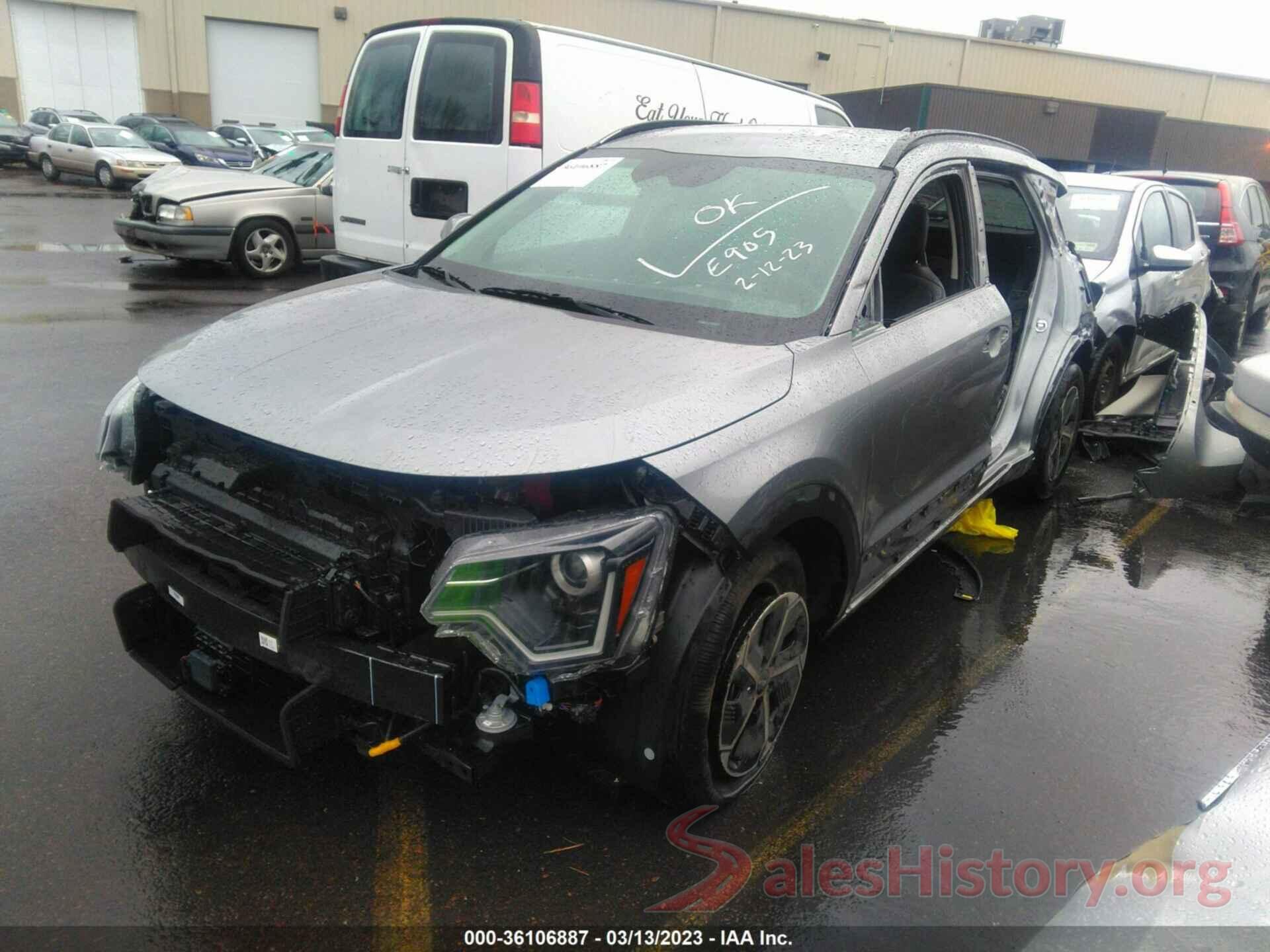 KNDCR3LE4P5043006 2023 KIA NIRO