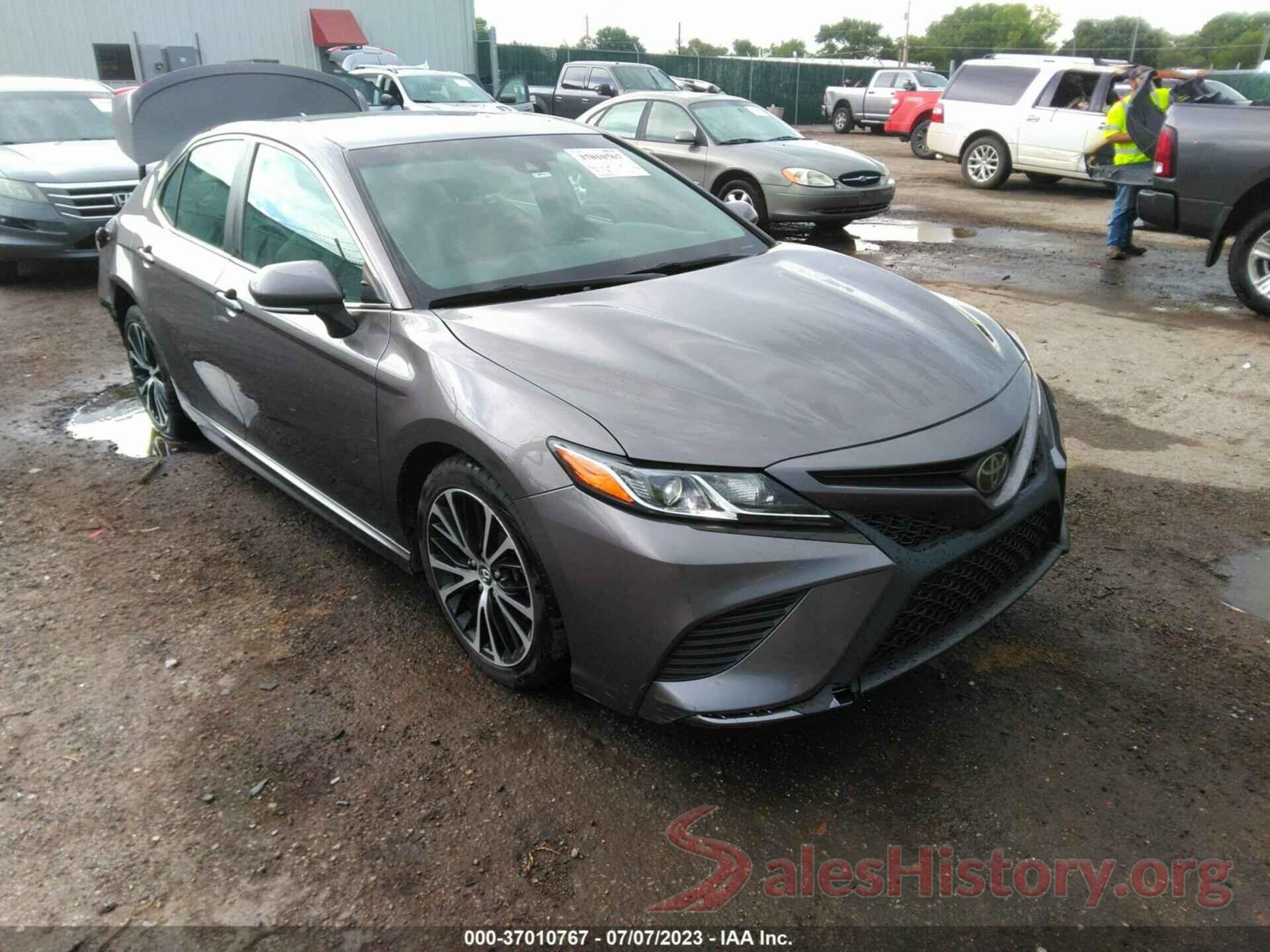 4T1B11HK5JU550205 2018 TOYOTA CAMRY