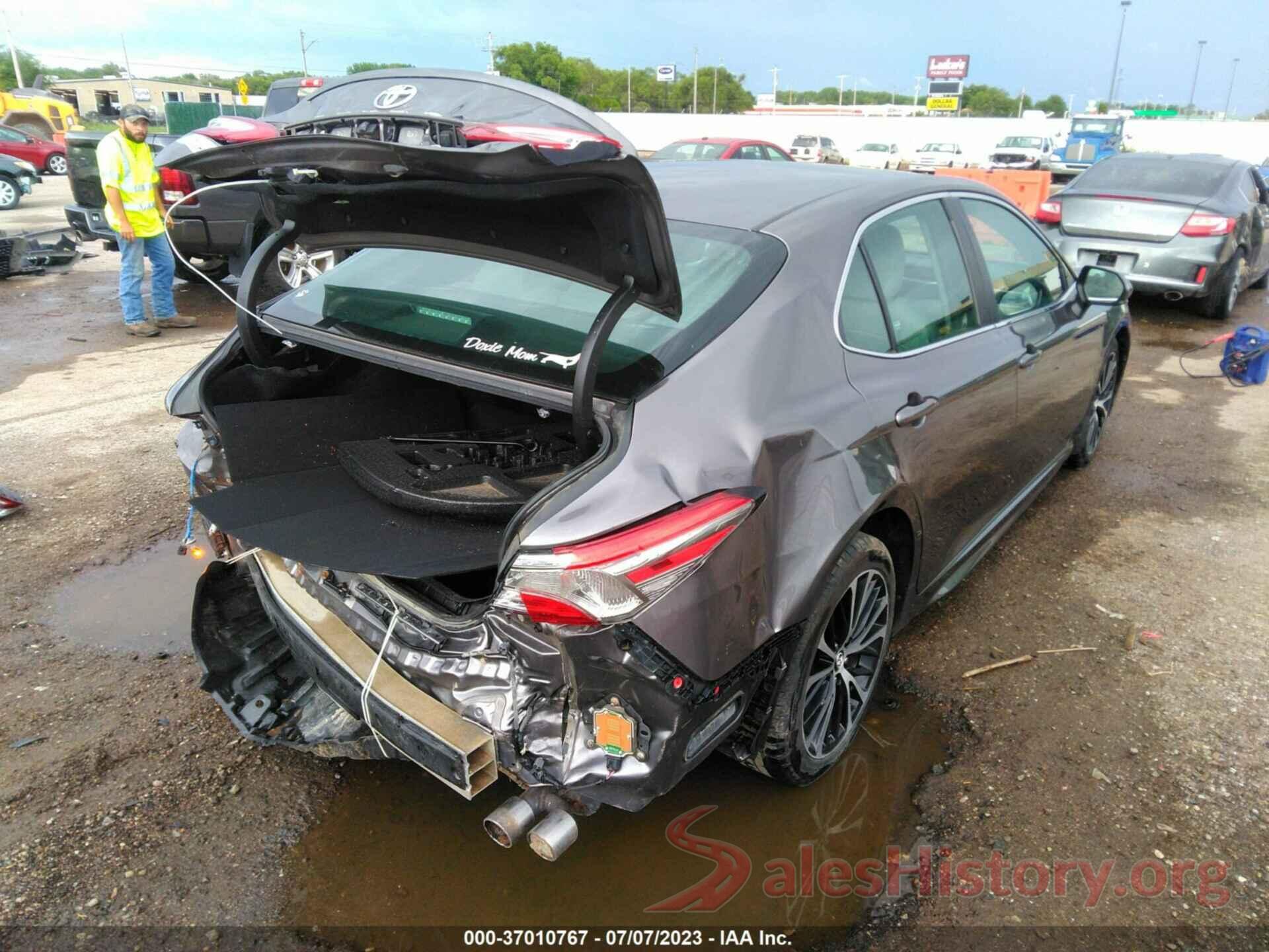 4T1B11HK5JU550205 2018 TOYOTA CAMRY